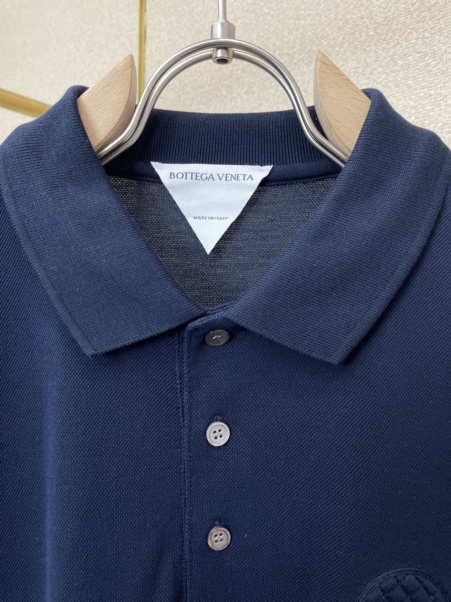 。Bottega Veneta葆蝶家💥砸锅卖铁都要上的新款新款原单男士休闲短袖 高端定制 高版本 时尚百