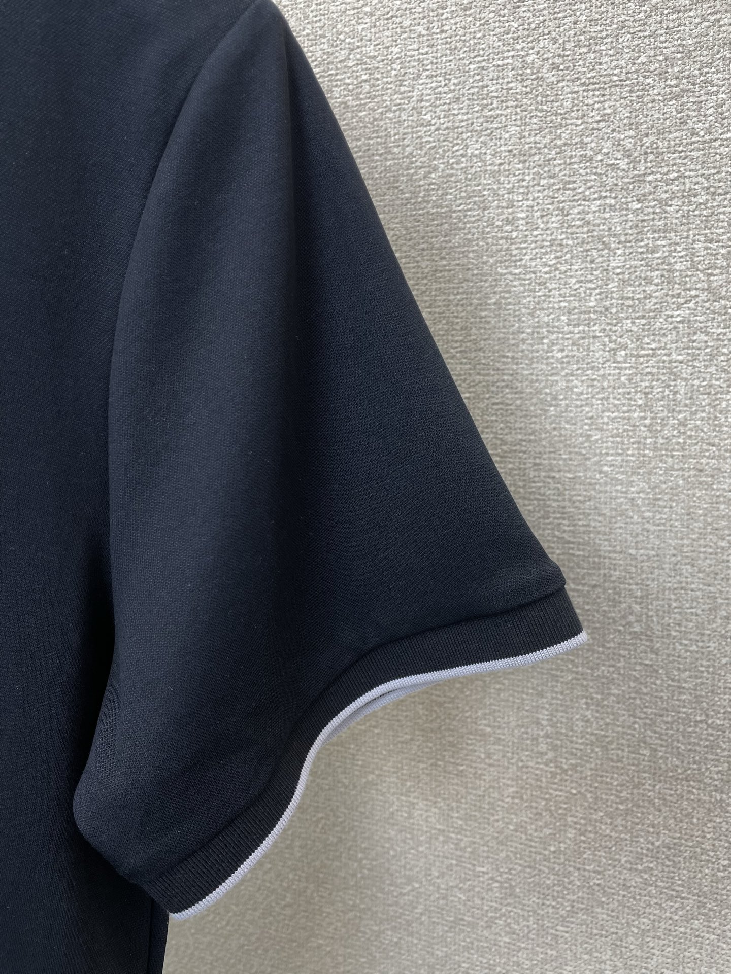 。Loro Piana-Loro Piana诺悠翩雅💥砸锅卖铁都要上的新款新款原单男士休闲短袖 高端定制