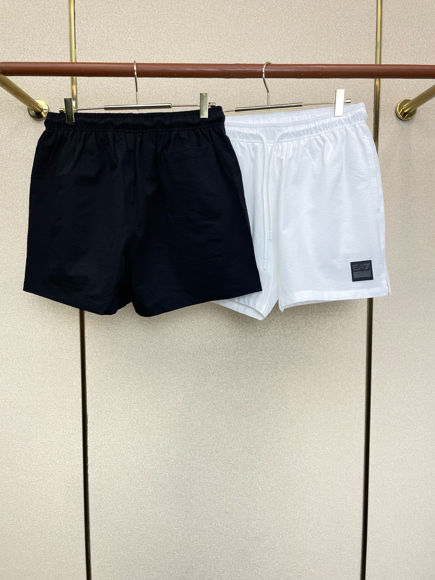 。ARMANI阿玛尼💥砸锅卖铁都要上的新款新款休闲短裤🩳高端版本！专柜定制面料 透气舒适度高，细节无可挑