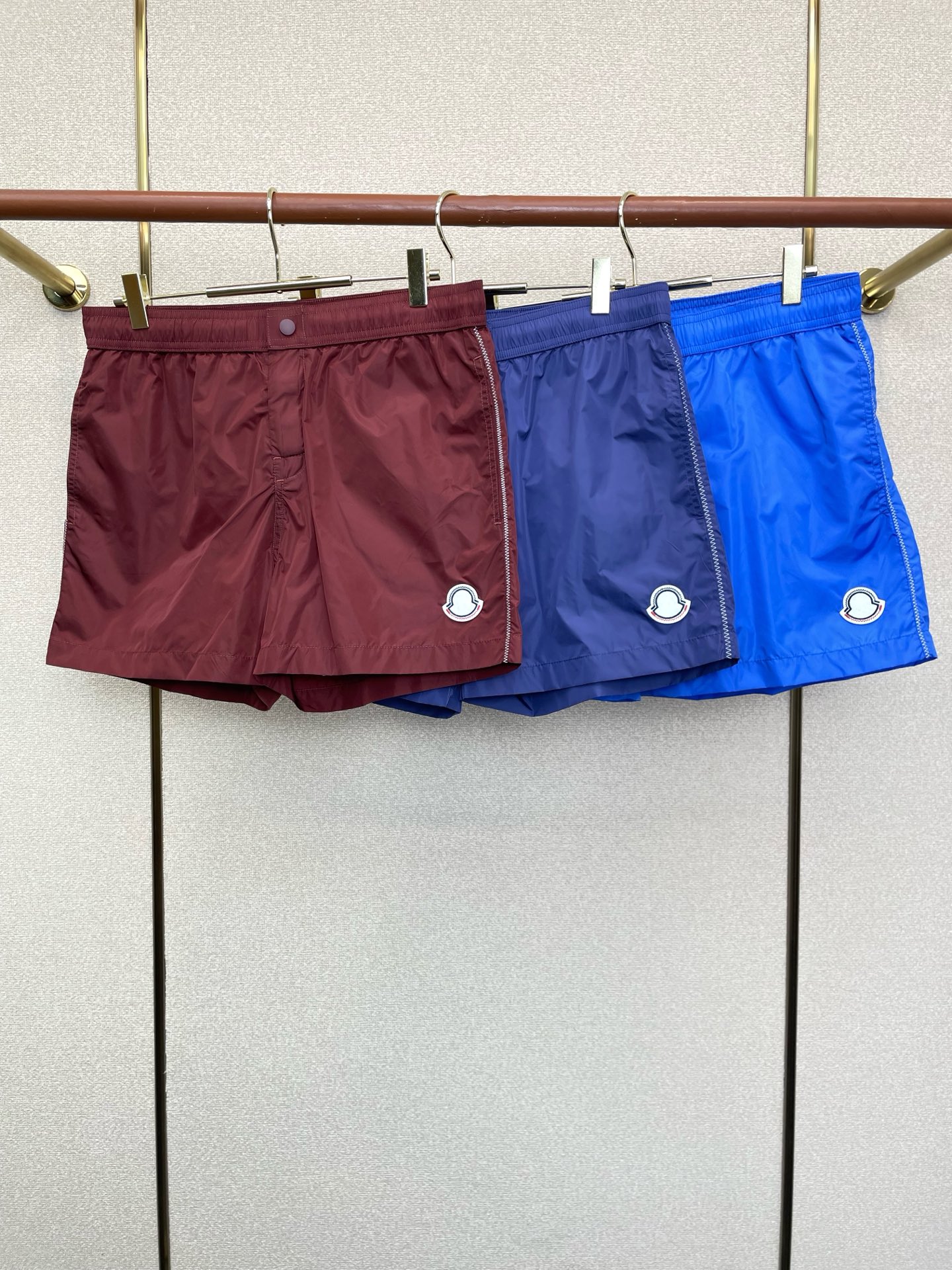 。Moncler蒙口💥砸锅卖铁都要上的新款新款休闲短裤🩳高端版本！专柜定制面料 透气舒适度高，细节无可挑