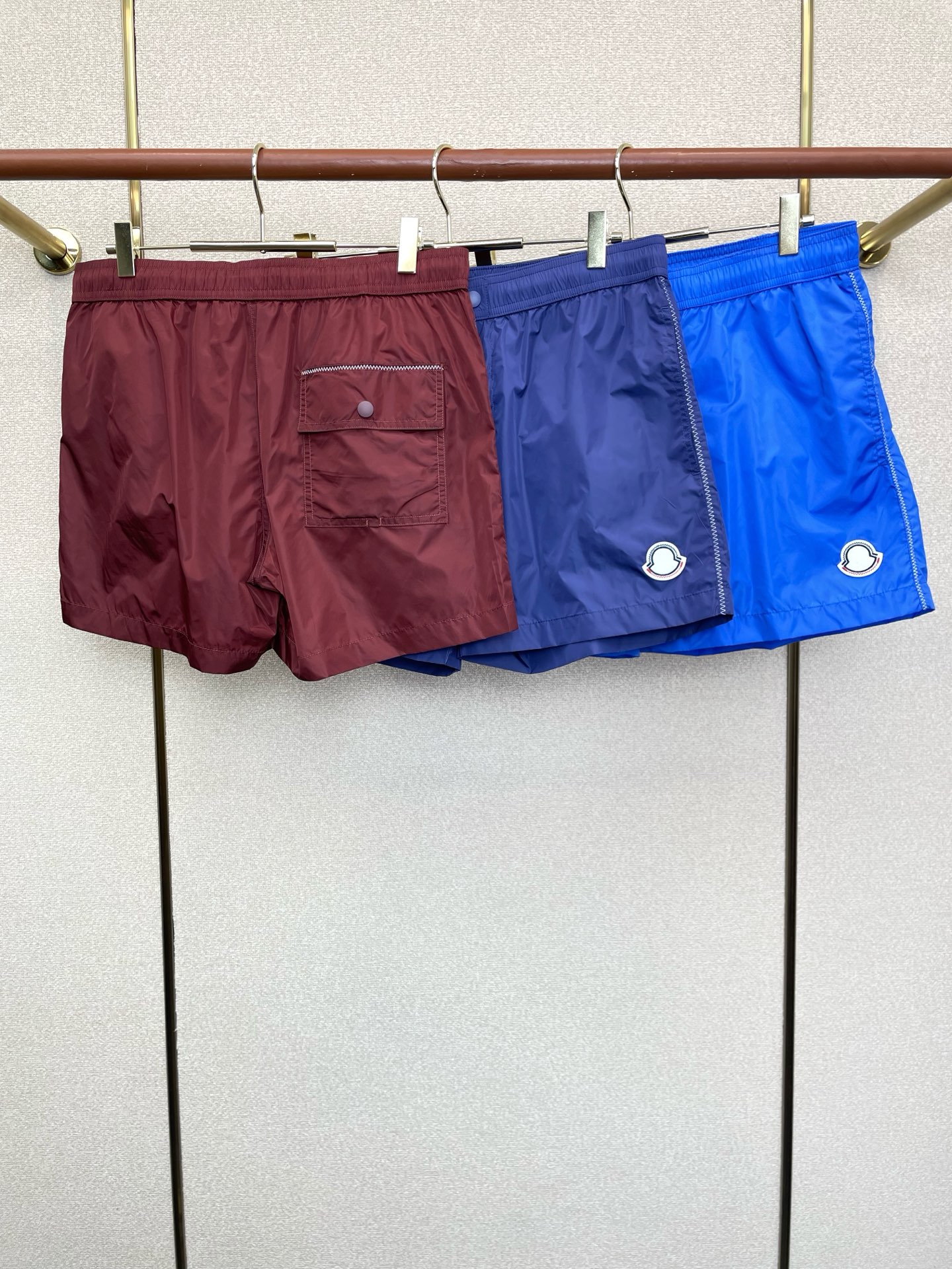 。Moncler蒙口💥砸锅卖铁都要上的新款新款休闲短裤🩳高端版本！专柜定制面料 透气舒适度高，细节无可挑