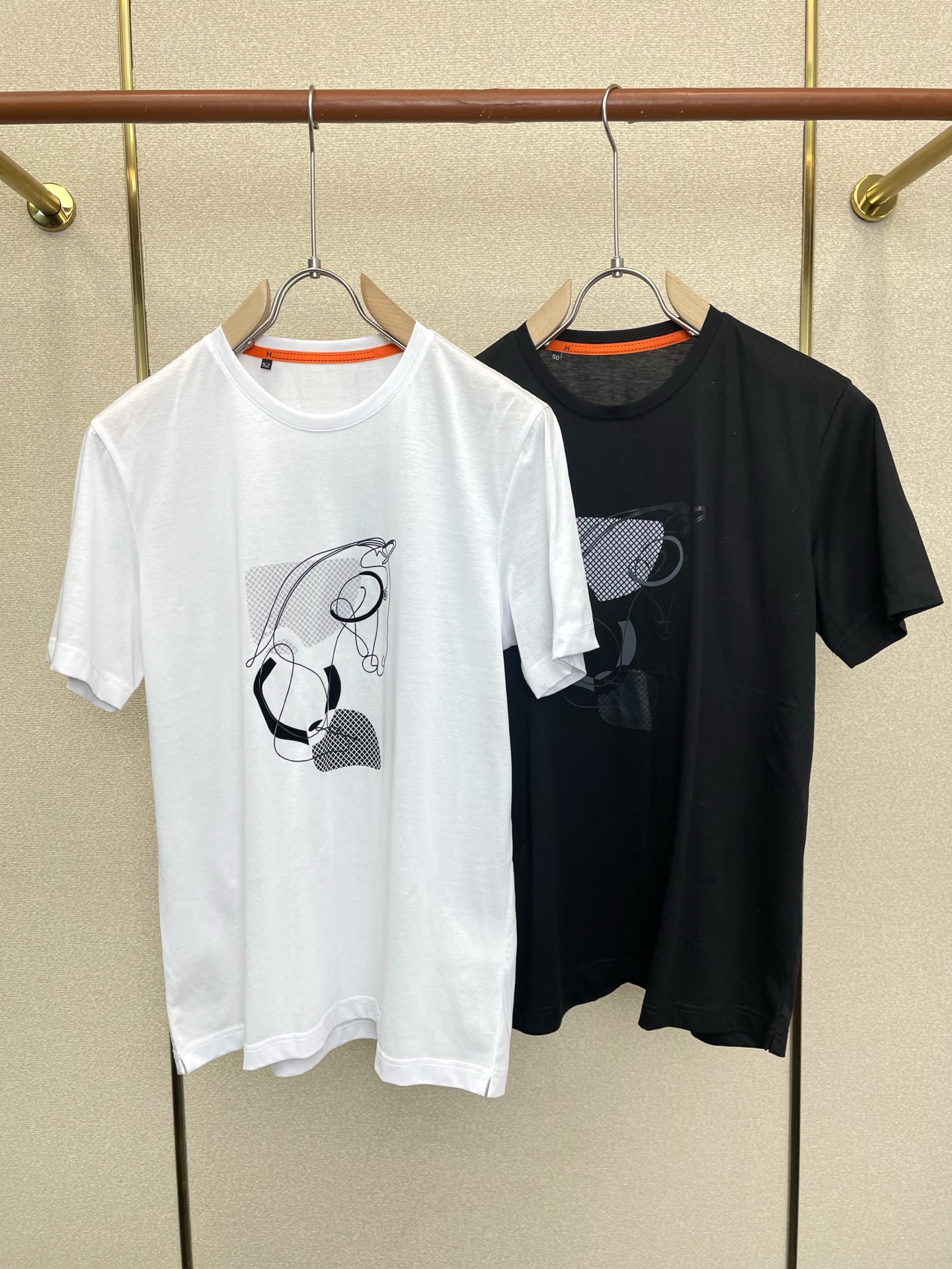 。Hermès爱马仕💥砸锅卖铁都要上的新款新款原单男士休闲短袖 高端定制 高端版本 时尚百搭爆款⚠️⚠️