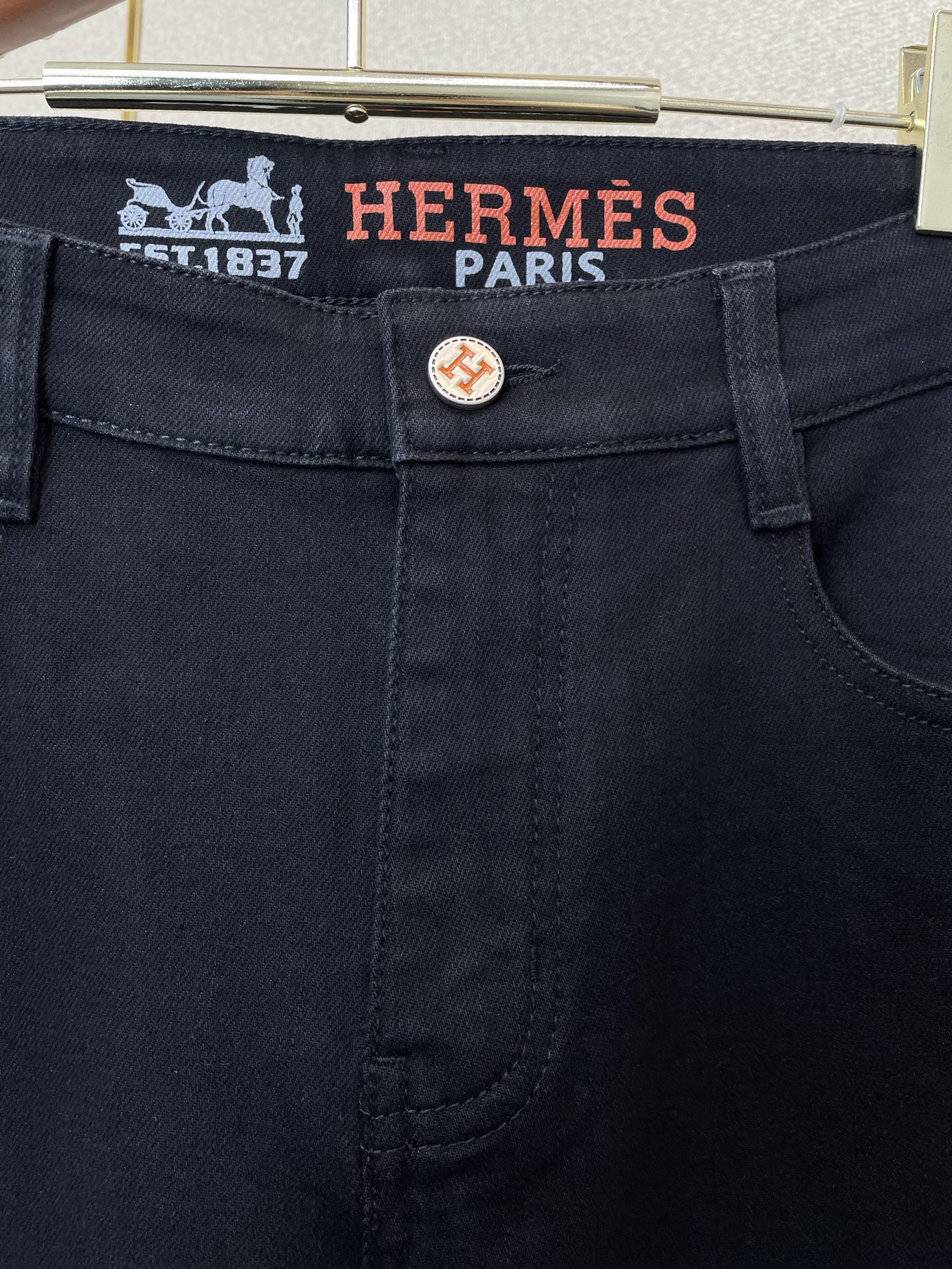 。Hermès爱马仕💥砸锅卖铁都要上的新款新款休闲牛仔裤👖高端版本 专柜定制面料 透气舒适度高，细节无可