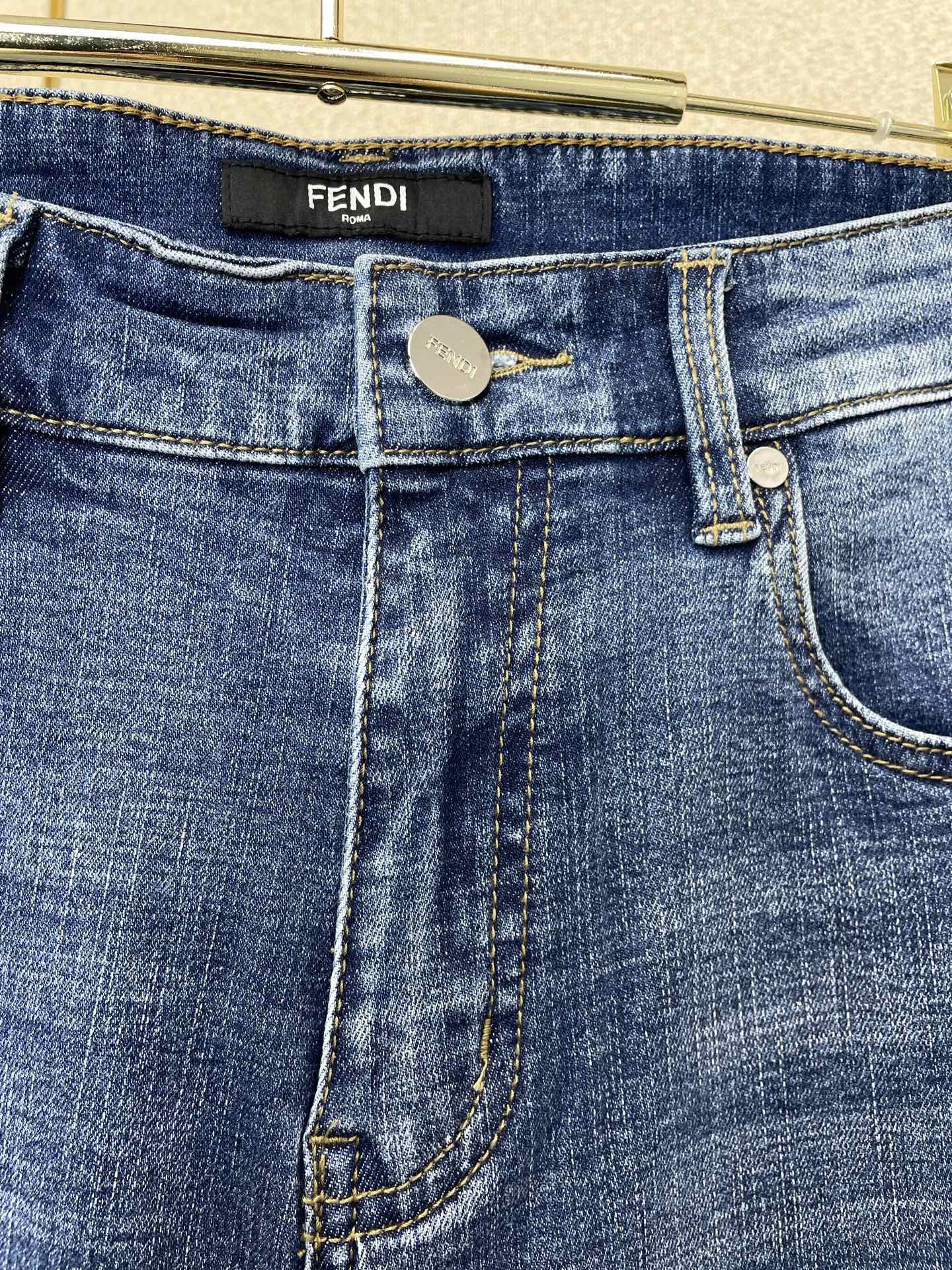 FENDI芬迪💥砸锅卖铁都要上的新款新款休闲牛仔裤👖高端版本 专柜定制面料 透气舒适度高，细节无可挑剔，