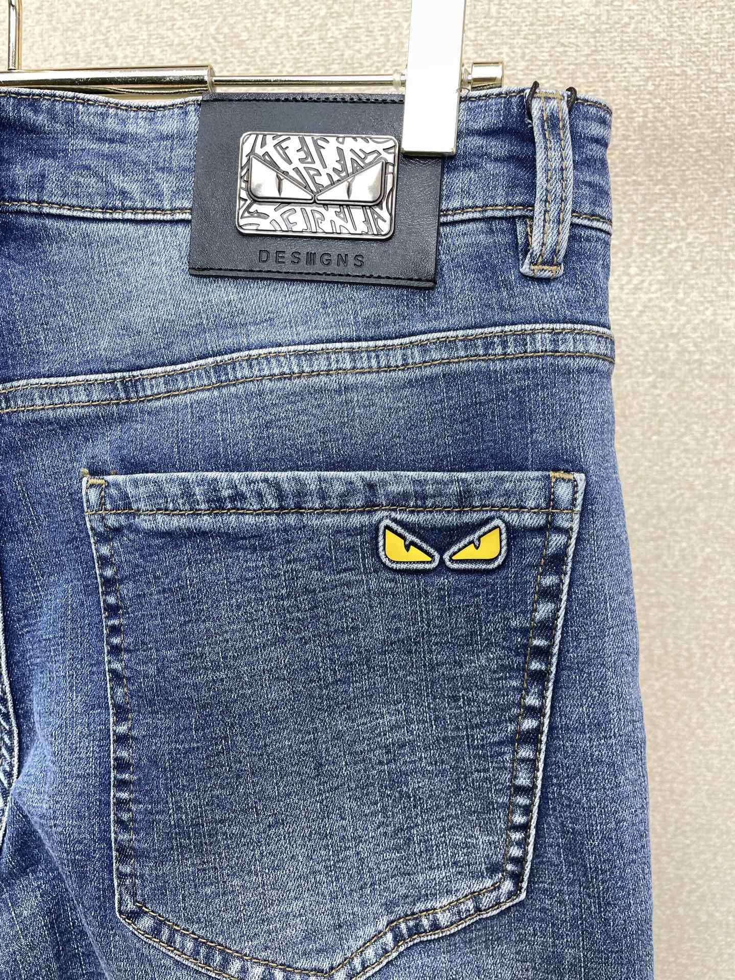FENDI芬迪💥砸锅卖铁都要上的新款新款休闲牛仔裤👖高端版本 专柜定制面料 透气舒适度高，细节无可挑剔，