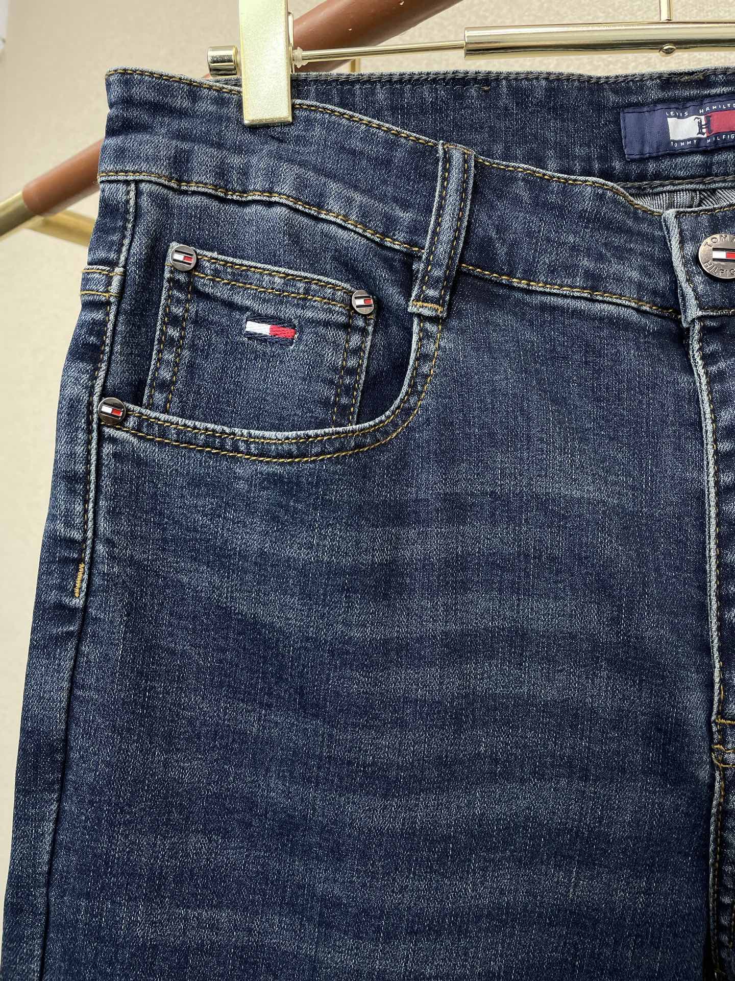 。TOMMY汤米💥砸锅卖铁都要上的新款新款休闲牛仔裤👖高端版本 专柜定制面料 透气舒适度高，细节无可挑剔