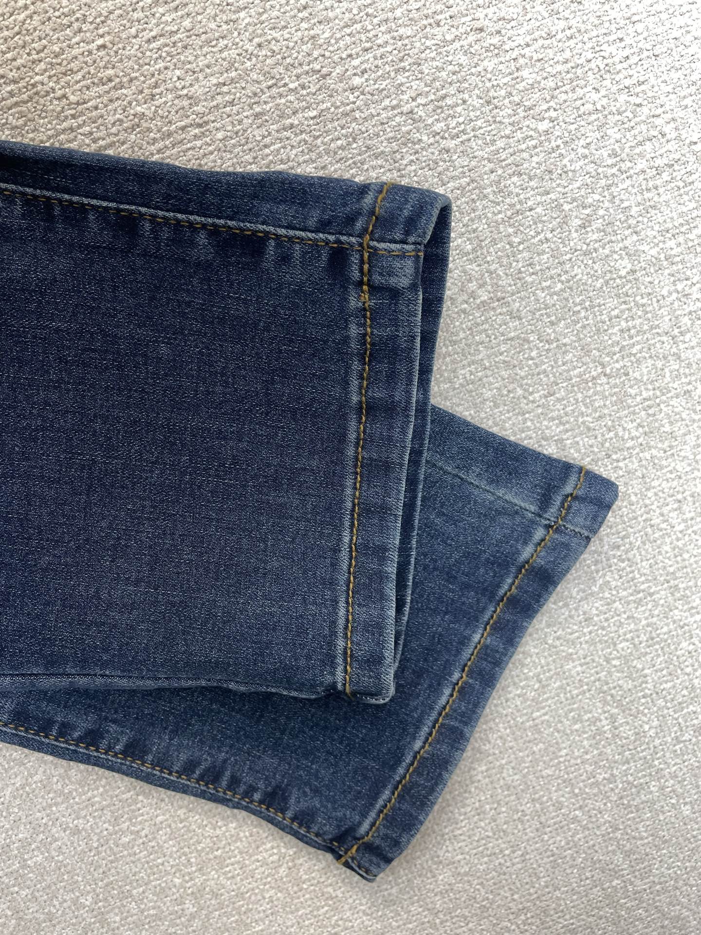 。TOMMY汤米💥砸锅卖铁都要上的新款新款休闲牛仔裤👖高端版本 专柜定制面料 透气舒适度高，细节无可挑剔