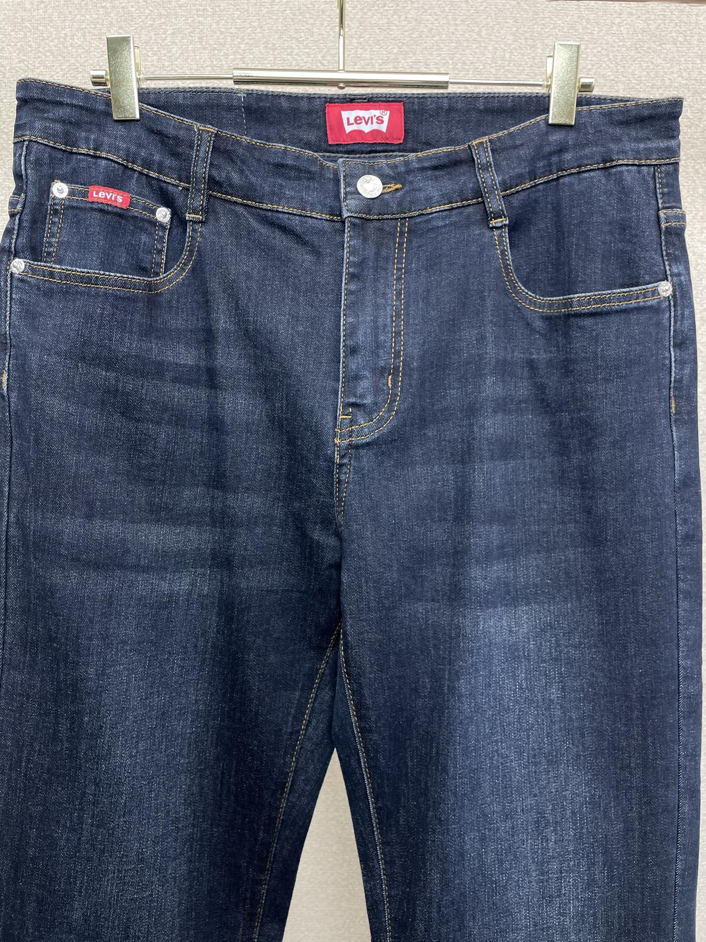 Levi’s李维斯💥砸锅卖铁都要上的新款新款休闲牛仔裤👖高端版本 专柜定制面料 透气舒适度高，细节无可挑