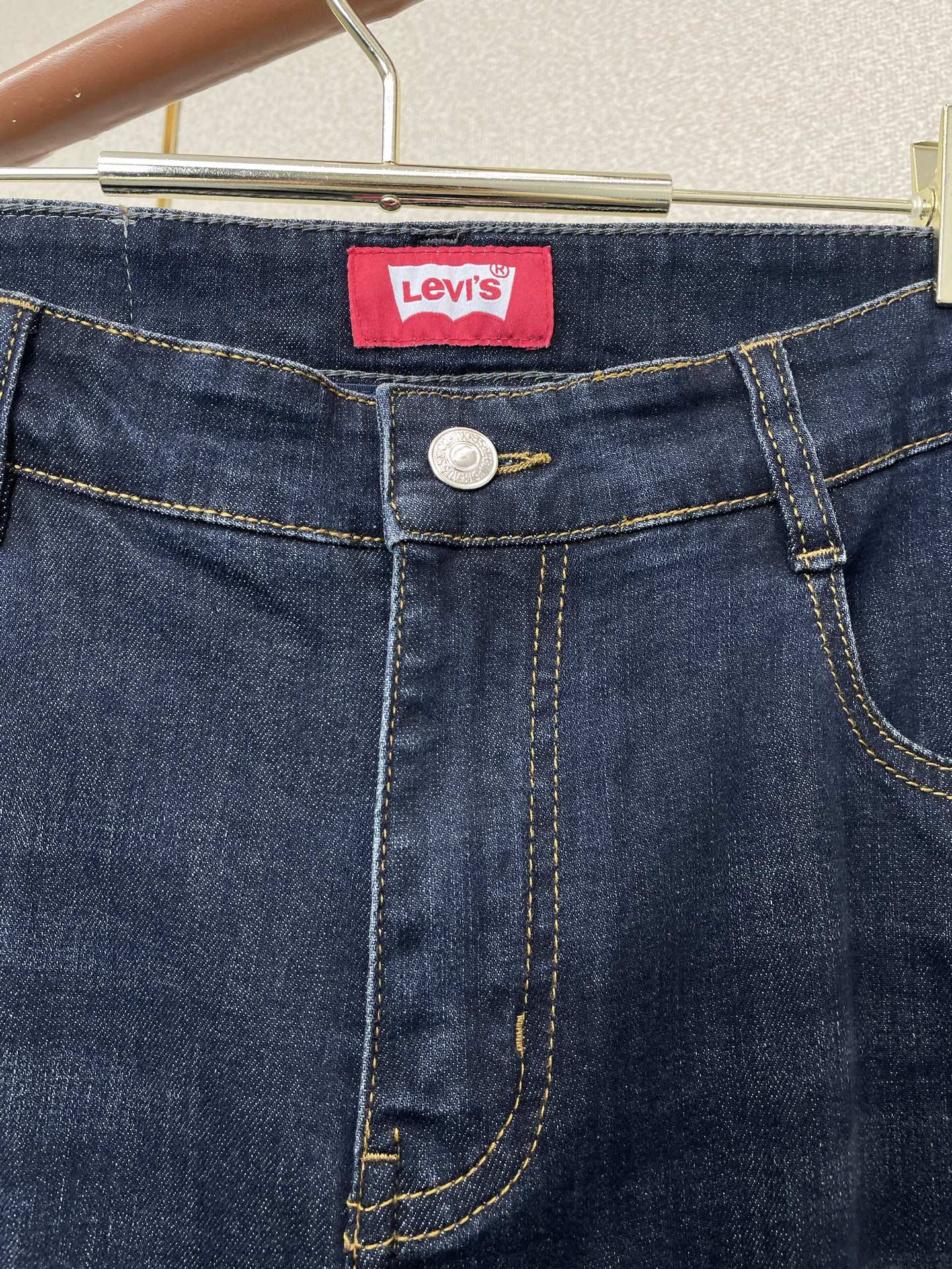 Levi’s李维斯💥砸锅卖铁都要上的新款新款休闲牛仔裤👖高端版本 专柜定制面料 透气舒适度高，细节无可挑