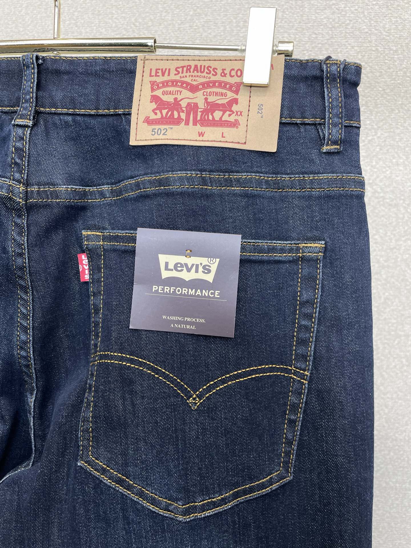 Levi’s李维斯💥砸锅卖铁都要上的新款新款休闲牛仔裤👖高端版本 专柜定制面料 透气舒适度高，细节无可挑