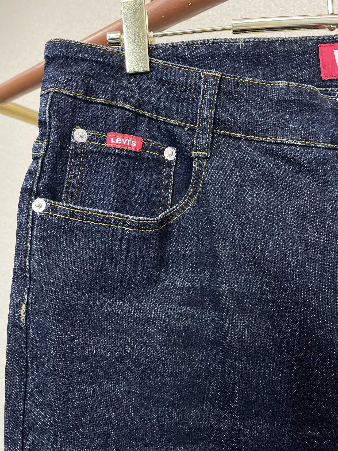 Levi’s李维斯💥砸锅卖铁都要上的新款新款休闲牛仔裤👖高端版本 专柜定制面料 透气舒适度高，细节无可挑