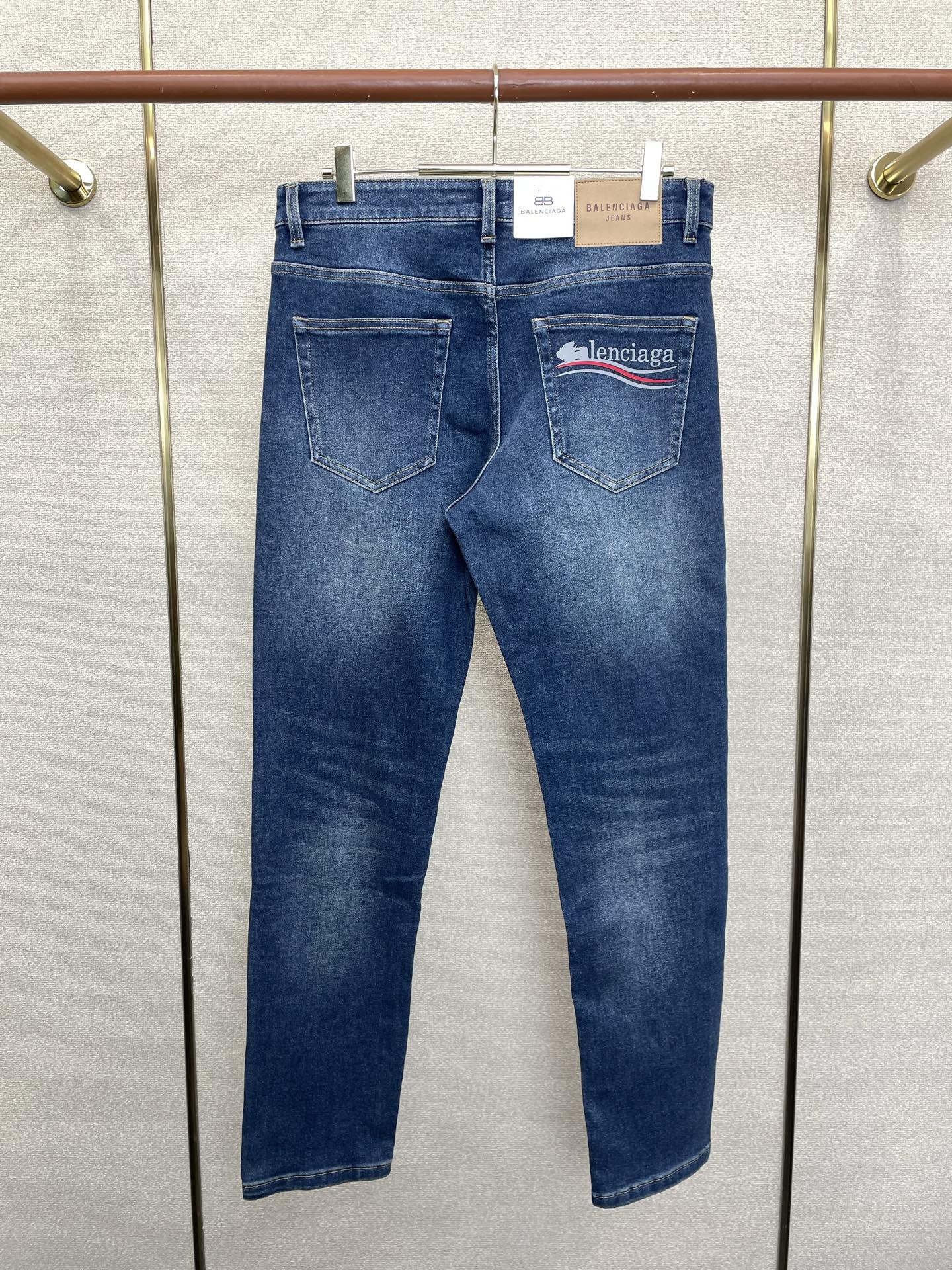 。Balenciaga巴黎世家💥砸锅卖铁都要上的新款新款休闲牛仔裤👖高端版本 专柜定制面料 透气舒适度高