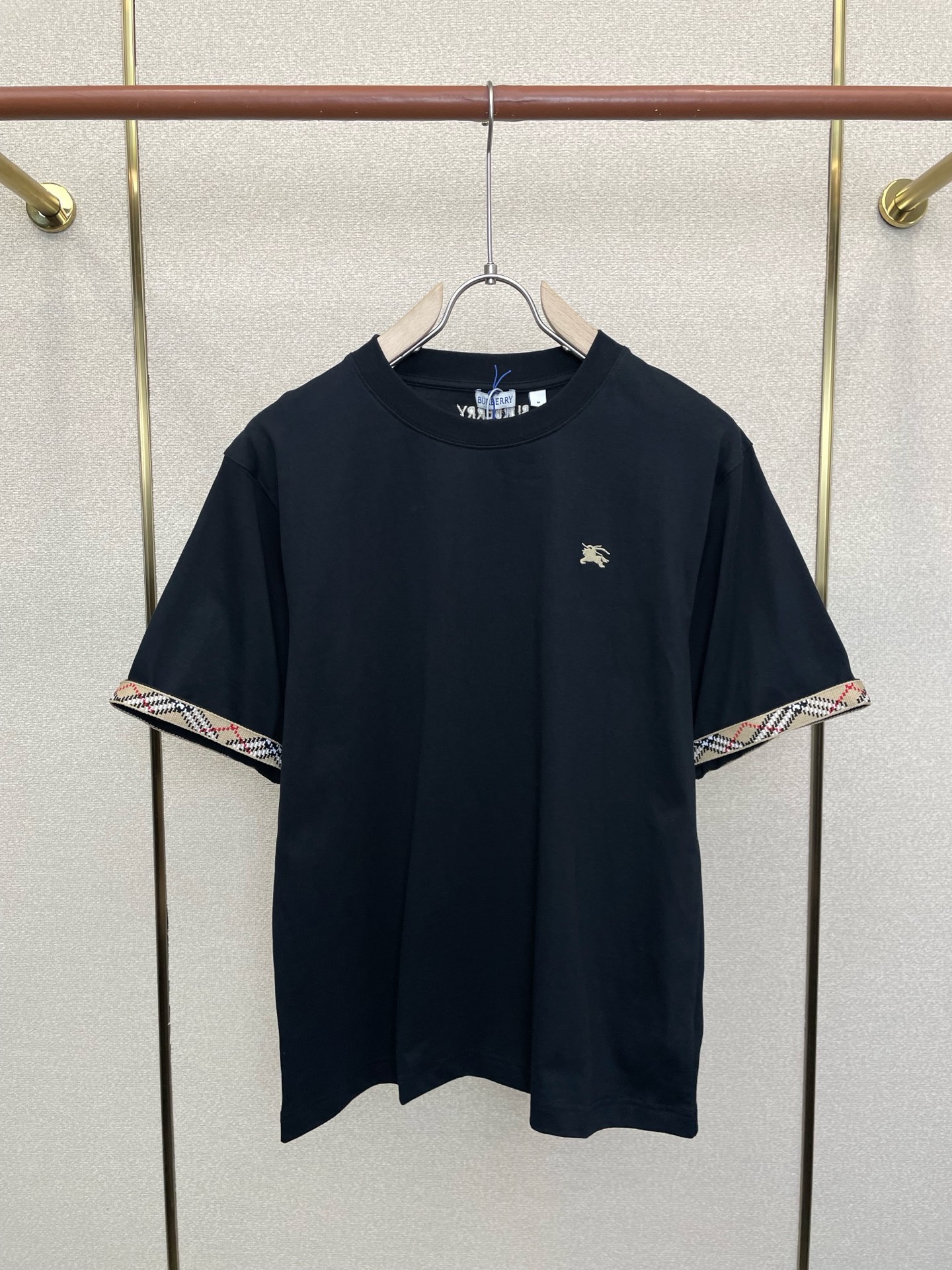 。Burberry巴宝莉💥砸锅卖铁都要上的新款新款原单男士休闲短袖 高端定制 高端版本 时尚百搭爆款⚠️