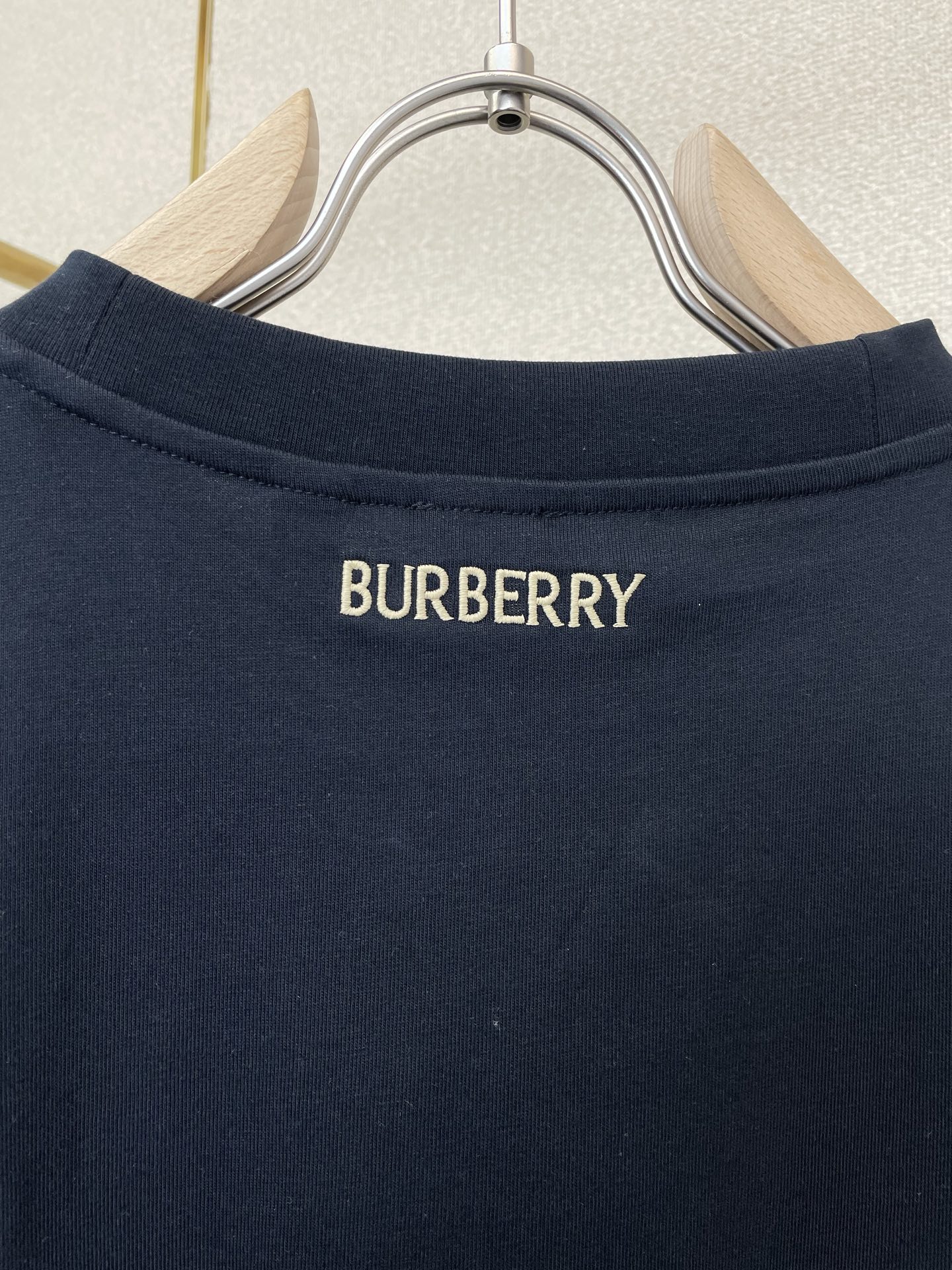 。Burberry巴宝莉💥砸锅卖铁都要上的新款新款原单男士休闲短袖 高端定制 高端版本 时尚百搭爆款⚠️