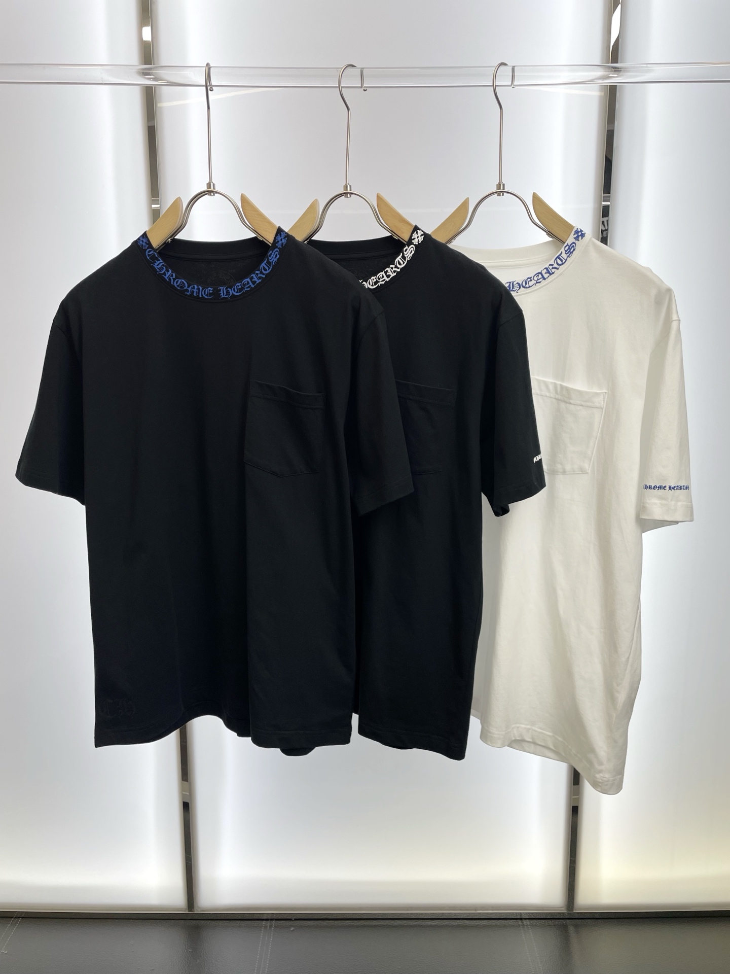 NO:915777,.Chrome Hearts Chrome Hearts is a must-have new model of original men's casual short sleeves. High-end customization. High-end version. Fashionable and versatile imported fabrics. Super soft and delicate feel. Skin-friendly and comfortable to wear. High-end boutique. The upper body is finely made by the factory. It is a must-have item for men. Three complete standards. Size S-XL, chrome hearts, chrome hearts, T-shirt,19860909.Chrome hearts克罗心砸锅卖铁都要上的新款新款原单男士休闲短袖 高端定制 高端版本 时尚百搭爆款进口面料 手感超柔软细腻 穿着亲肤舒适 高端精品 代工厂精细做上身非常赞 男士必备单品 三标齐全 码数S-XL,,chrome hearts,chrome hearts,T-shirt,,Men's clothing