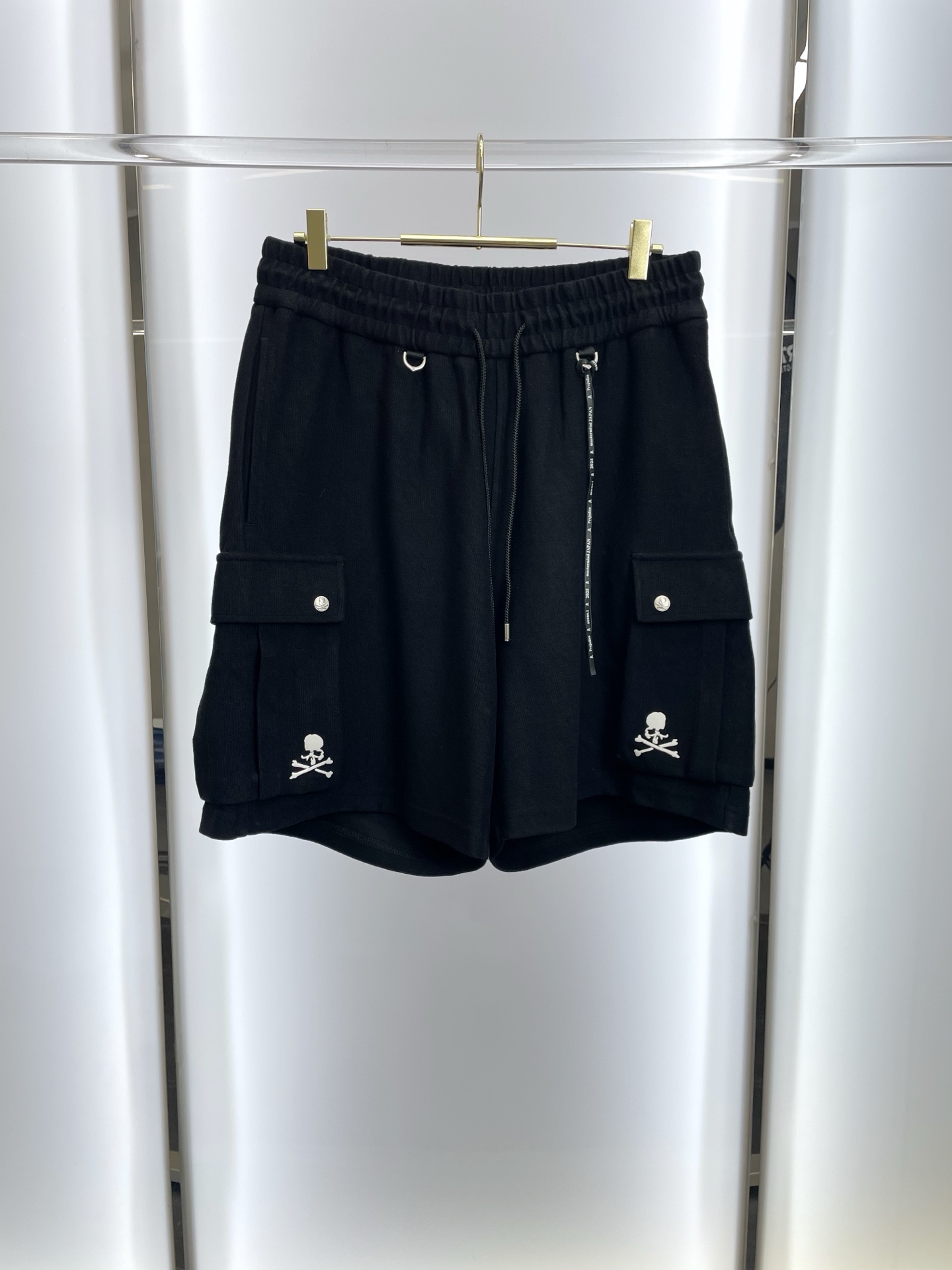 NO:915775,.Chrome hearts are the new casual shorts that everyone must buy. High-end version. Custom-made fabrics at the counter. Highly breathable and comfortable, with impeccable details. The brand element design concept reflects high quality. It feels delicate and soft!  It presents a casual cut and the upper body shape is awesome!  Size S-XL,,chrome hearts,chrome hearts,shorts,19860909.Chrome hearts克罗心砸锅卖铁都要上的新款新款休闲短裤 高端版本 专柜定制面料 透气舒适度高,细节无可挑剔,品牌元素设计理念,体现高品质.手感细腻柔软！呈现休闲裁剪,上身版型超赞！码数S-XL,,chrome hearts,chrome hearts,shorts,,Men's clothing