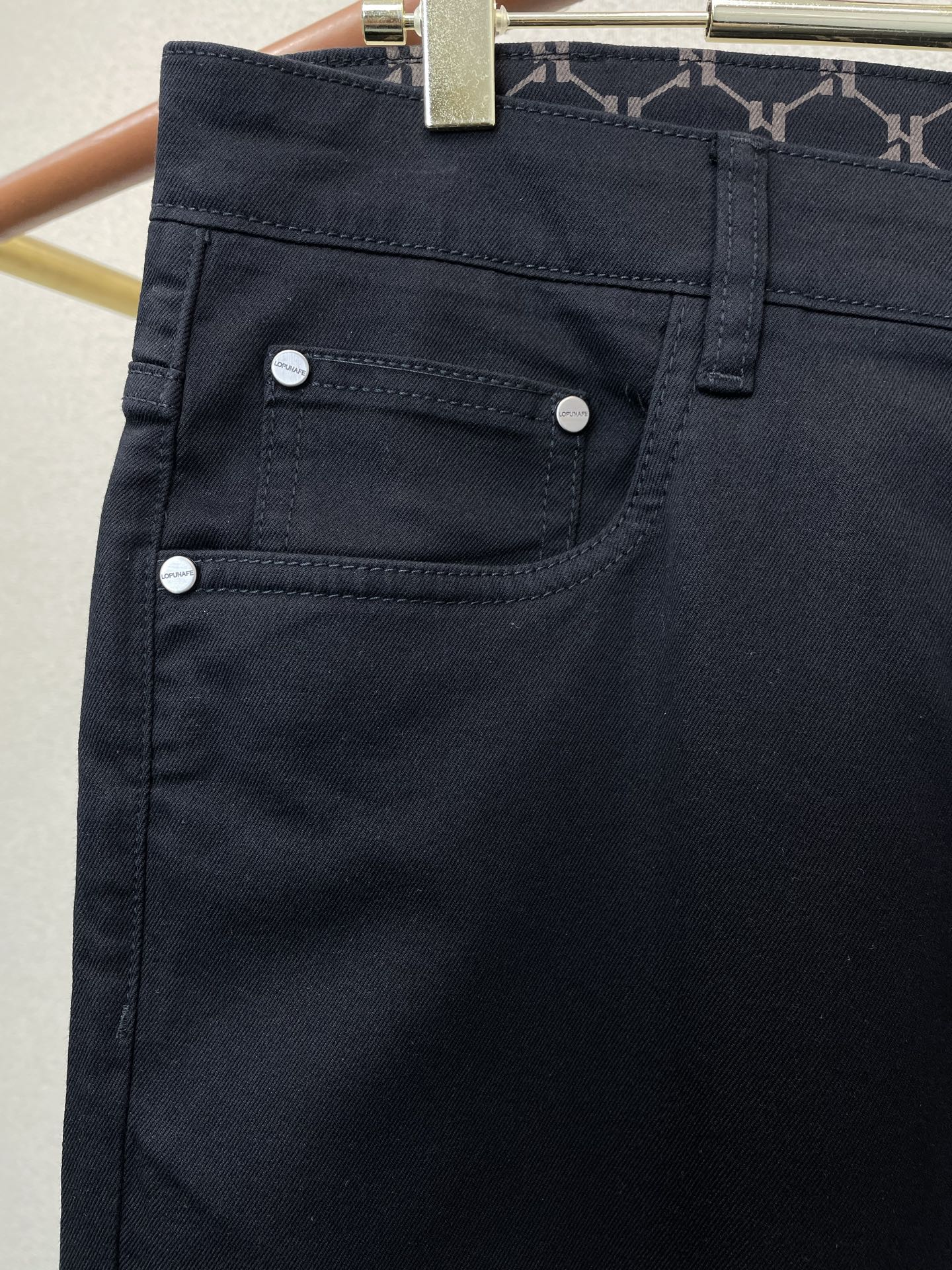 。HAZZYS哈吉斯💥独家专供新款休闲牛仔裤👖高端版本！专柜定制面料 透气舒适度高，细节无可挑剔，品牌元