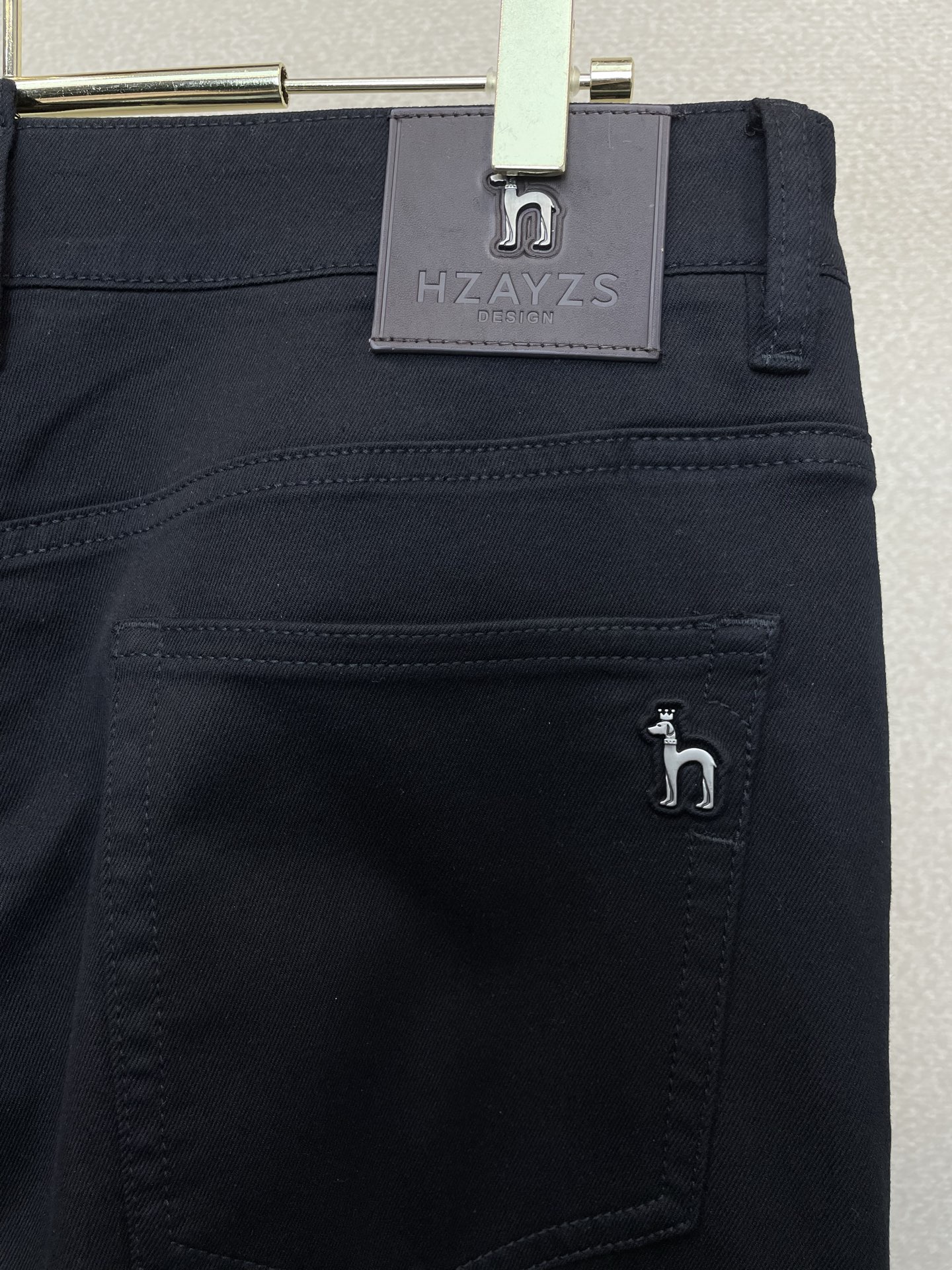 。HAZZYS哈吉斯💥独家专供新款休闲牛仔裤👖高端版本！专柜定制面料 透气舒适度高，细节无可挑剔，品牌元