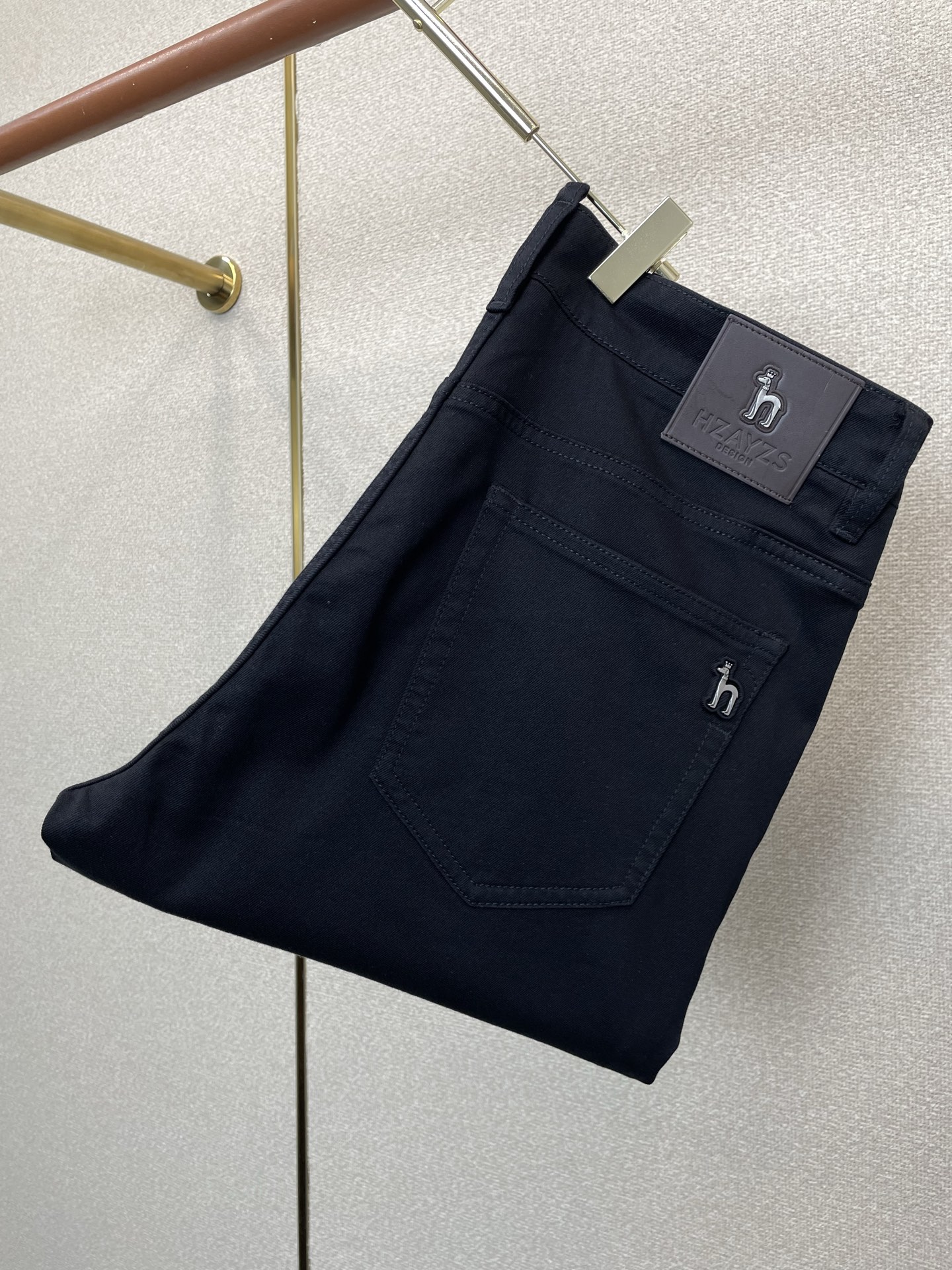 。HAZZYS哈吉斯💥独家专供新款休闲牛仔裤👖高端版本！专柜定制面料 透气舒适度高，细节无可挑剔，品牌元