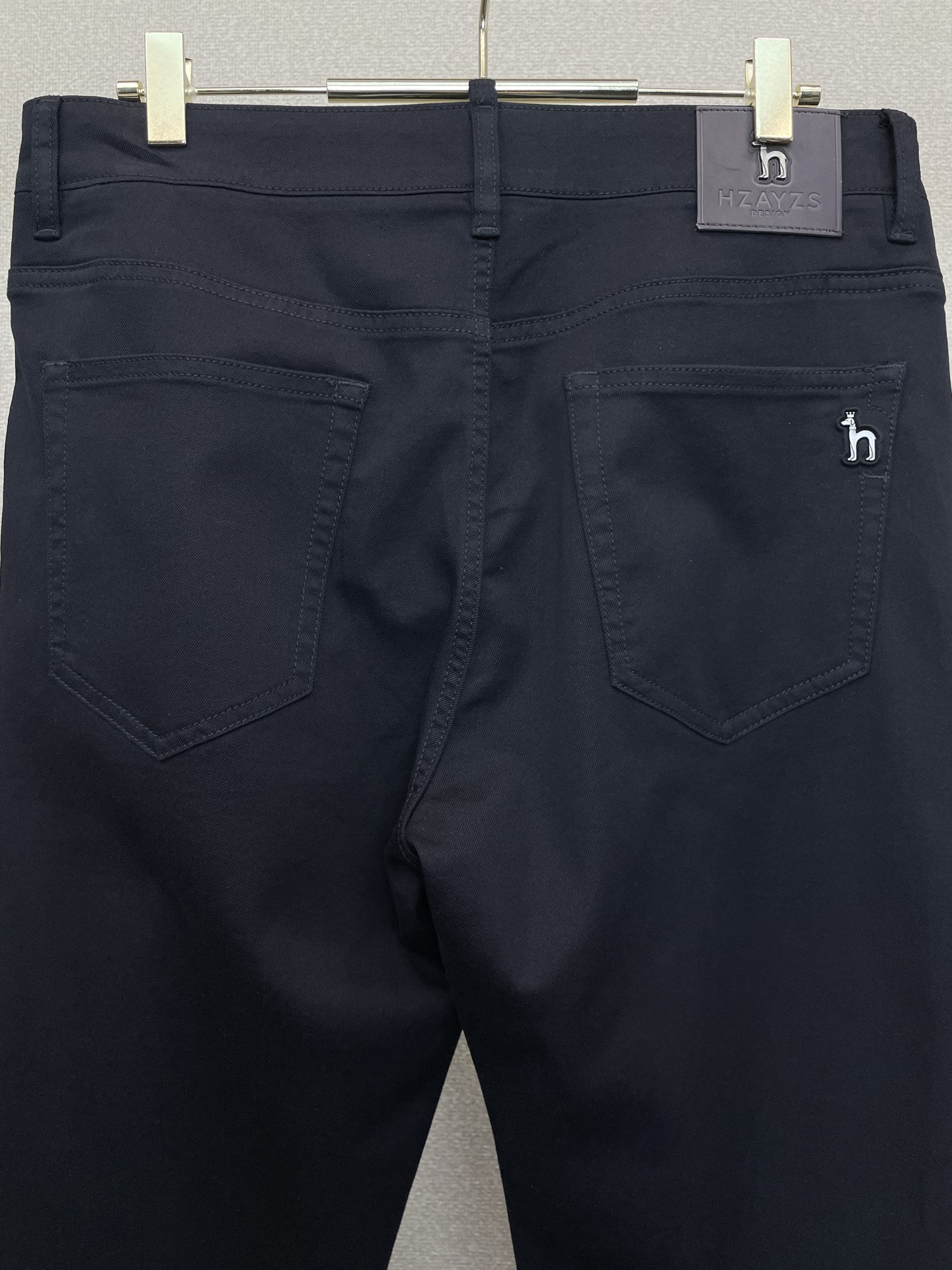 。HAZZYS哈吉斯💥独家专供新款休闲牛仔裤👖高端版本！专柜定制面料 透气舒适度高，细节无可挑剔，品牌元