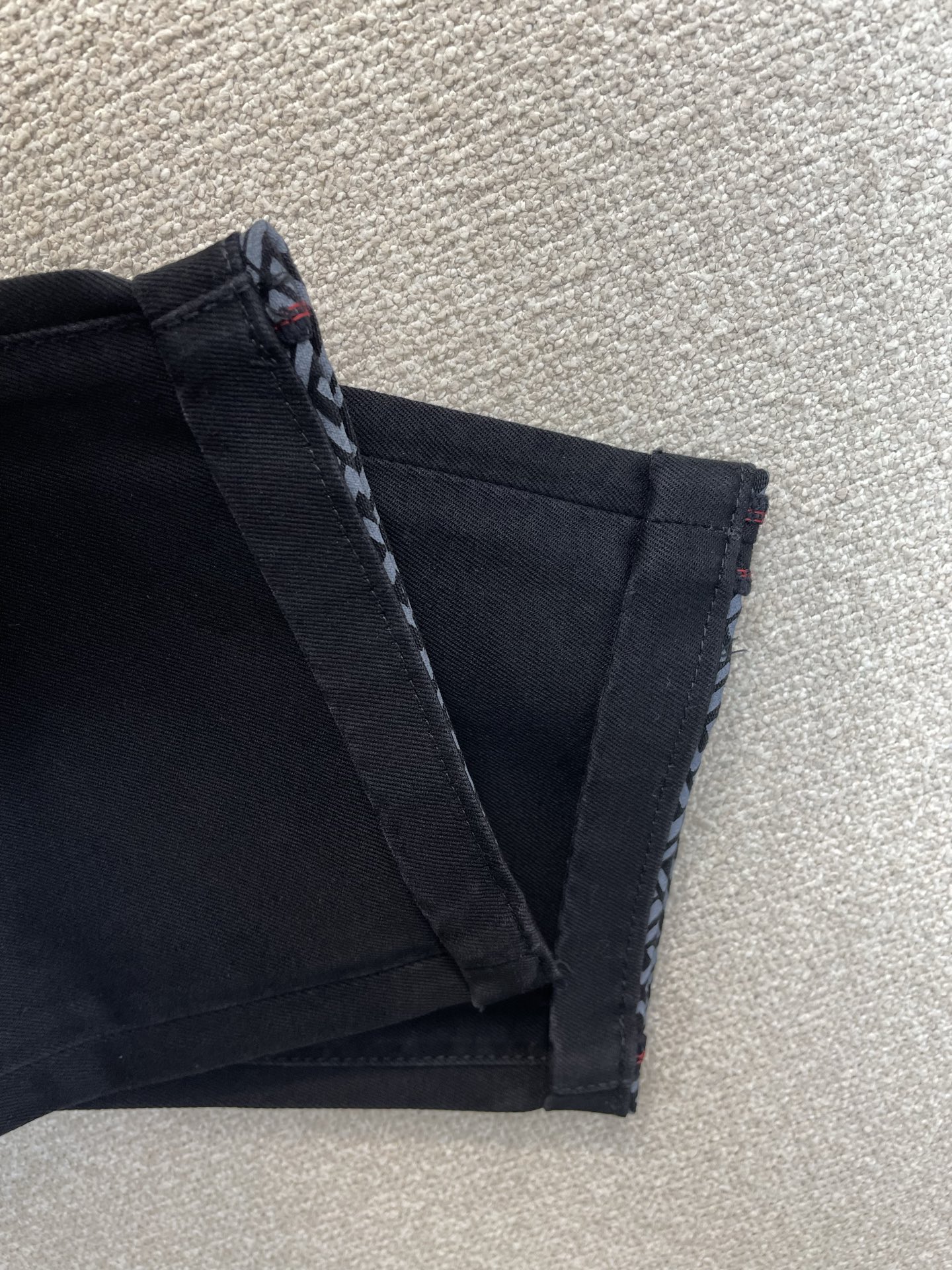 。FENDI芬迪💥独家专供新款休闲牛仔裤👖高端版本！专柜定制面料 透气舒适度高，细节无可挑剔，品牌元素设