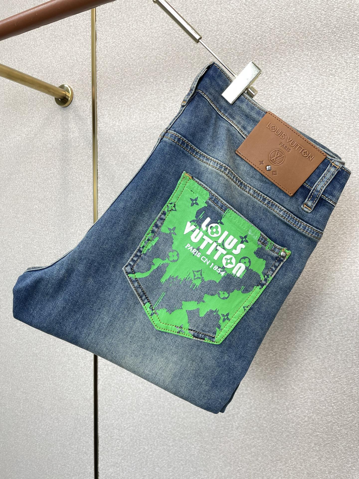 。Louis Vuitton路易威登💥独家专供新款休闲牛仔裤👖高端版本！专柜定制面料 透气舒适度高，细节