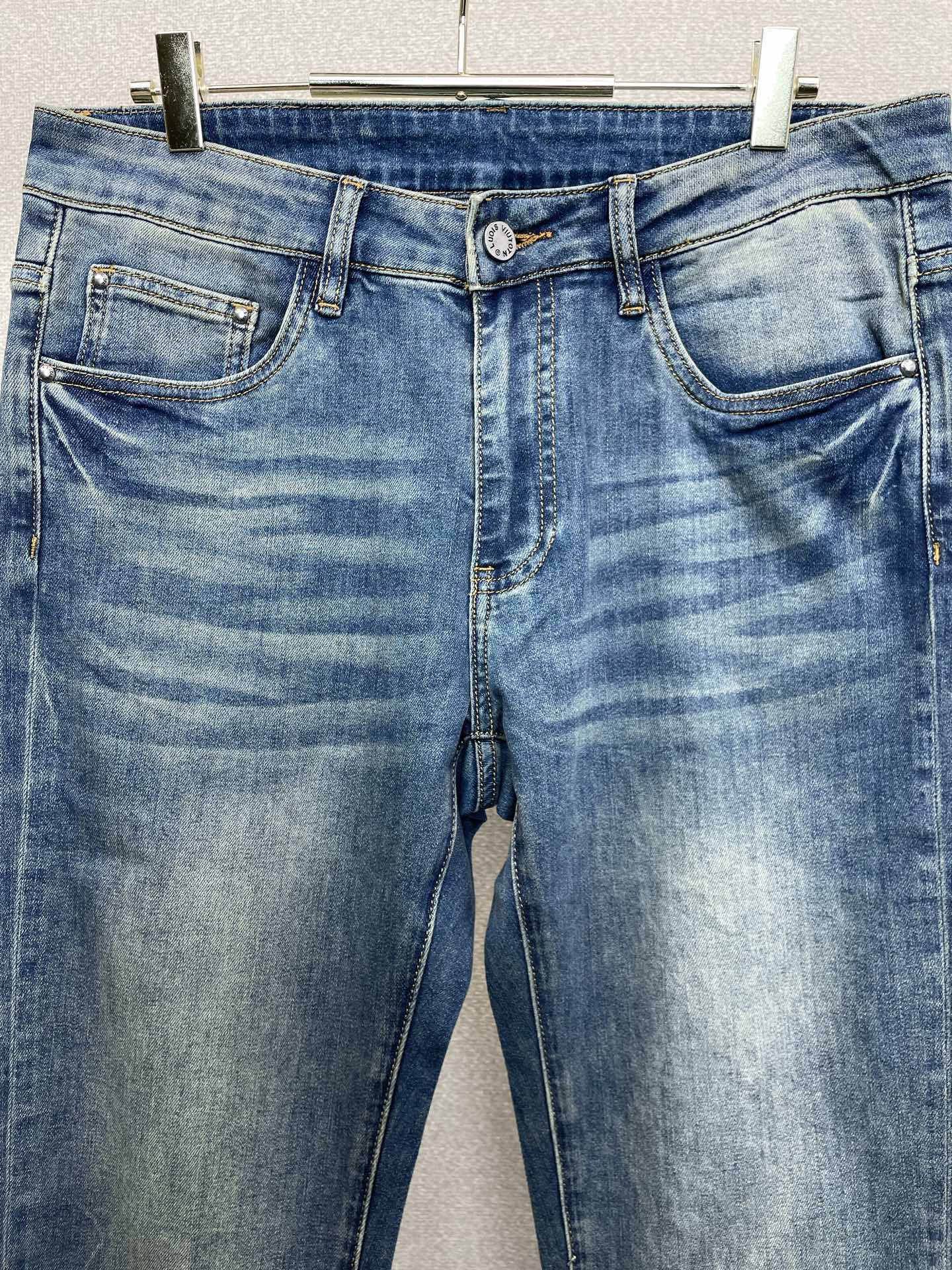 。Louis Vuitton路易威登💥独家专供新款休闲牛仔裤👖高端版本！专柜定制面料 透气舒适度高，细节
