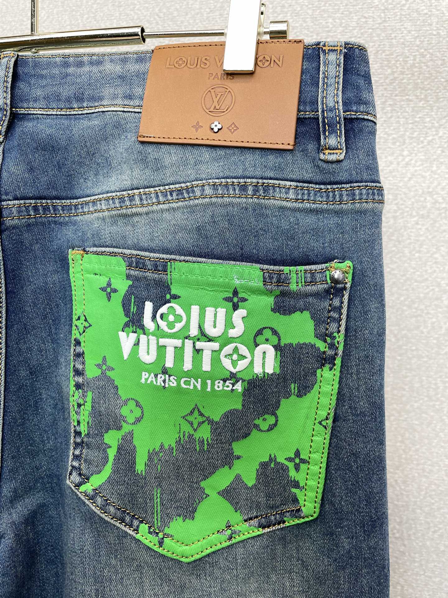 。Louis Vuitton路易威登💥独家专供新款休闲牛仔裤👖高端版本！专柜定制面料 透气舒适度高，细节