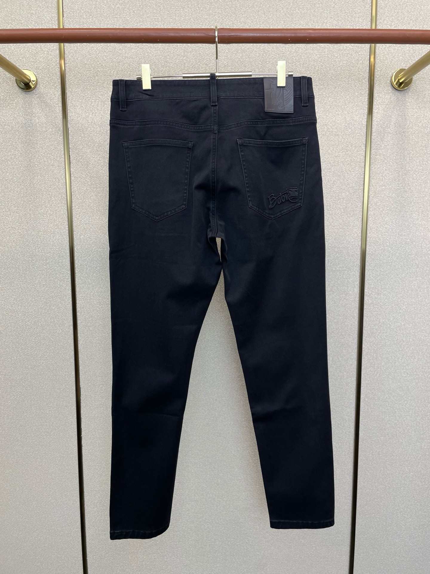 。Burberry巴宝莉💥独家专供新款休闲牛仔裤👖高端版本！专柜定制面料 透气舒适度高，细节无可挑剔，品