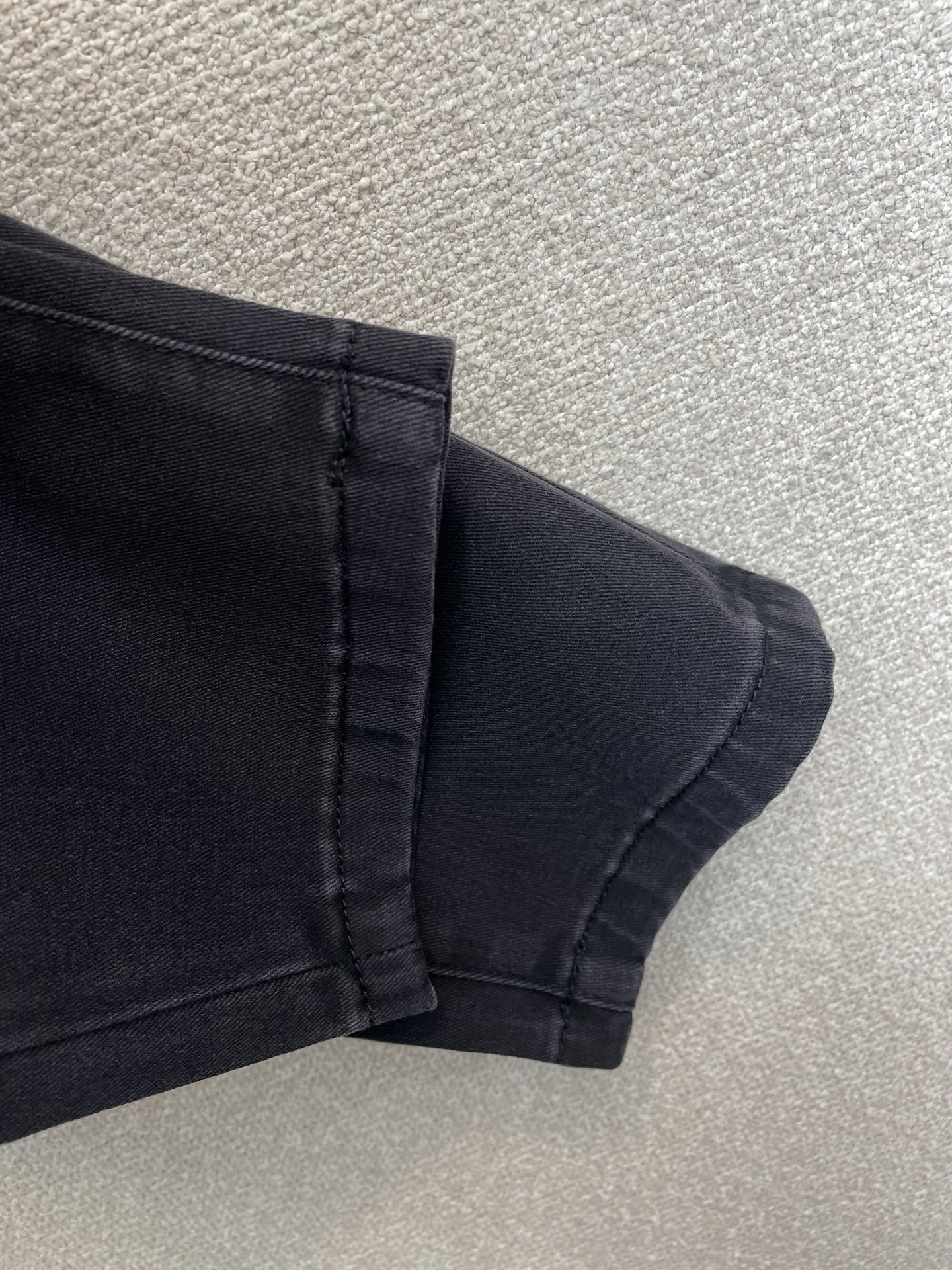 。Burberry巴宝莉💥独家专供新款休闲牛仔裤👖高端版本！专柜定制面料 透气舒适度高，细节无可挑剔，品