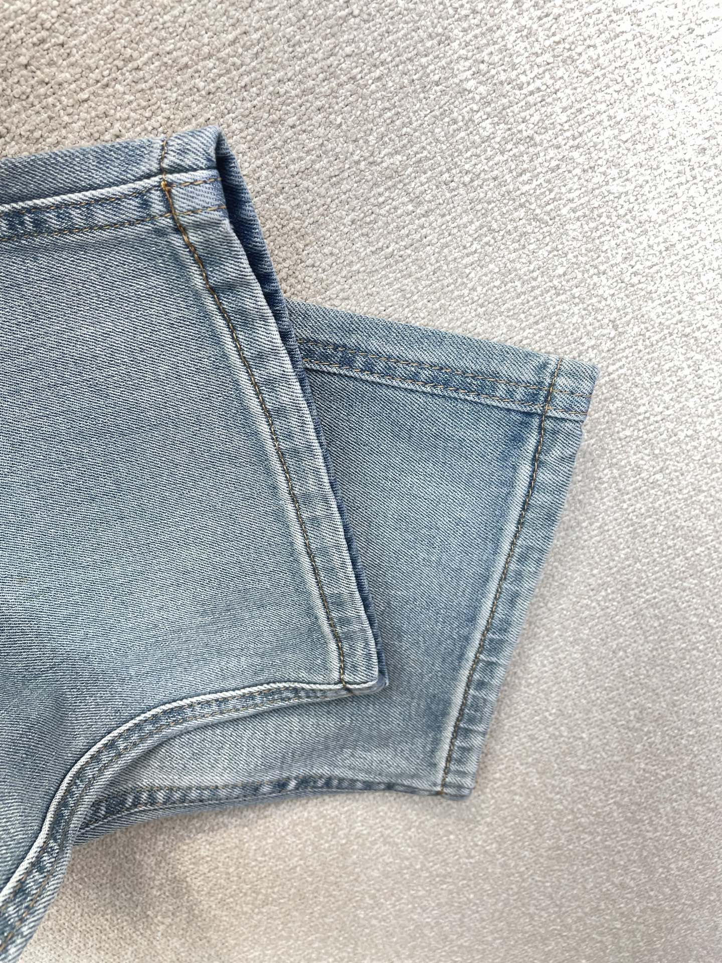 。Bottega Veneta葆蝶家💥独家专供新款休闲牛仔裤👖高端版本！专柜定制面料 透气舒适度高，细节