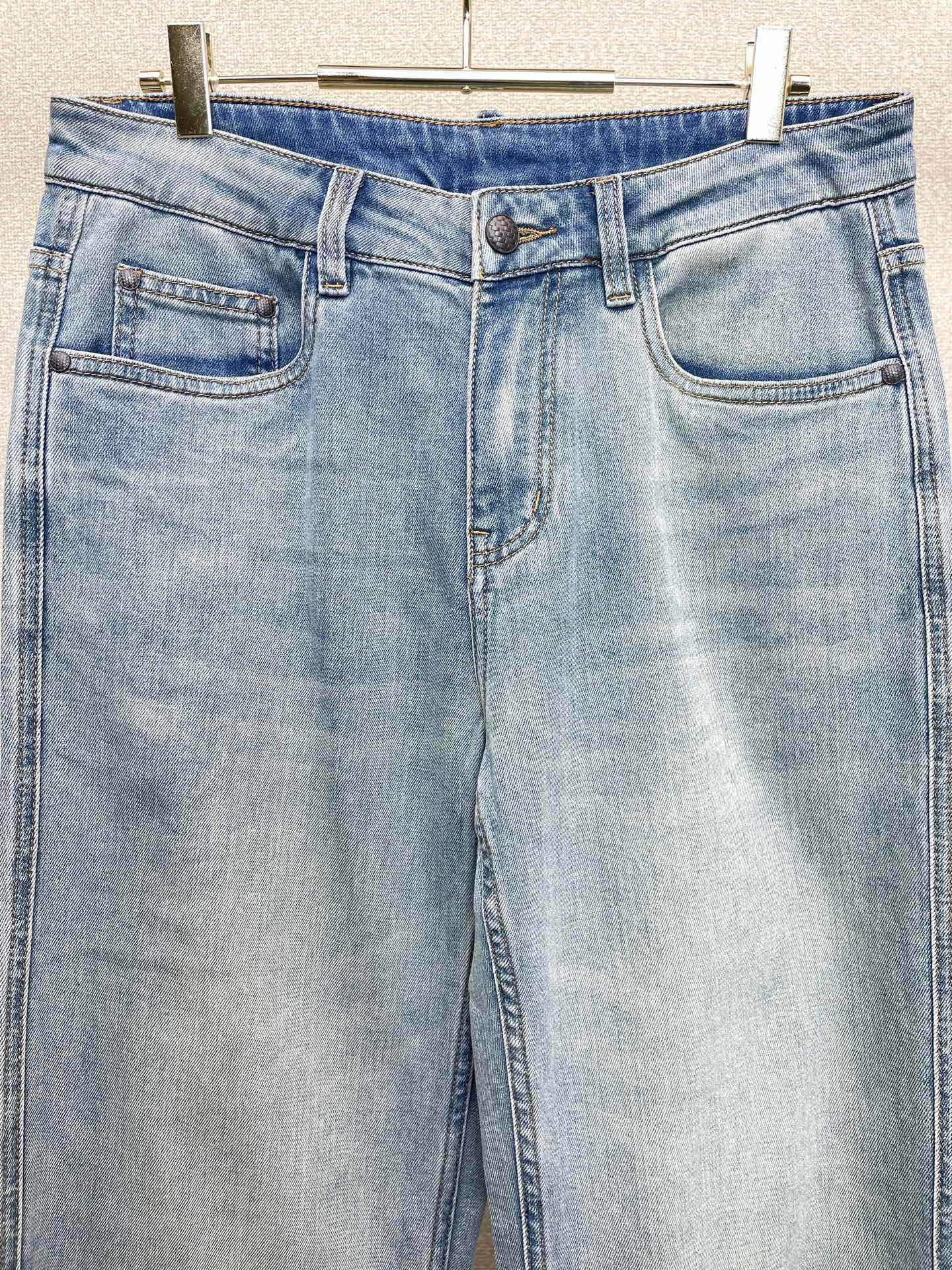 。Bottega Veneta葆蝶家💥独家专供新款休闲牛仔裤👖高端版本！专柜定制面料 透气舒适度高，细节