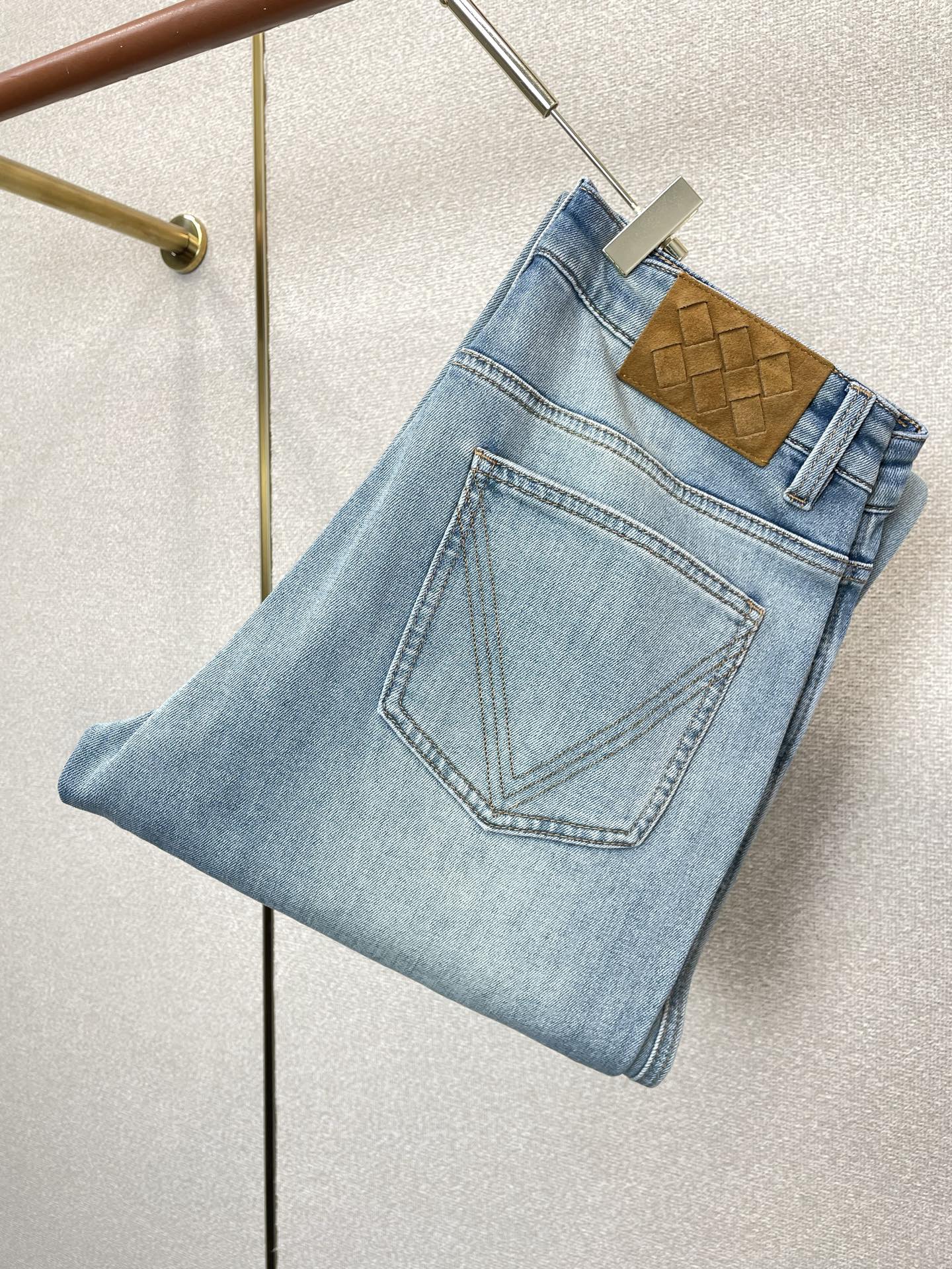 。Bottega Veneta葆蝶家💥独家专供新款休闲牛仔裤👖高端版本！专柜定制面料 透气舒适度高，细节