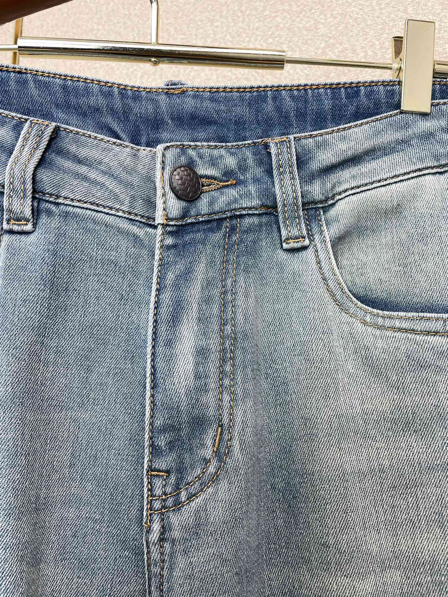 。Bottega Veneta葆蝶家💥独家专供新款休闲牛仔裤👖高端版本！专柜定制面料 透气舒适度高，细节