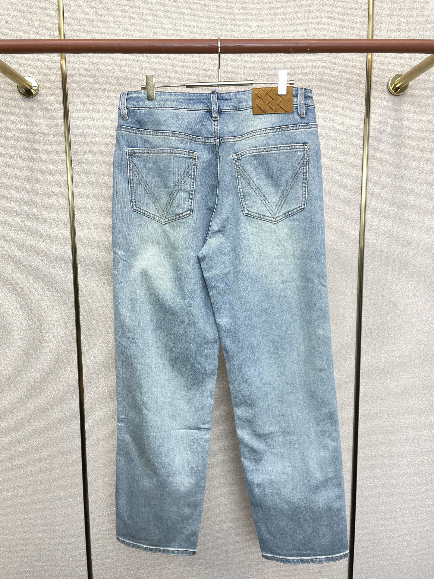 。Bottega Veneta葆蝶家💥独家专供新款休闲牛仔裤👖高端版本！专柜定制面料 透气舒适度高，细节