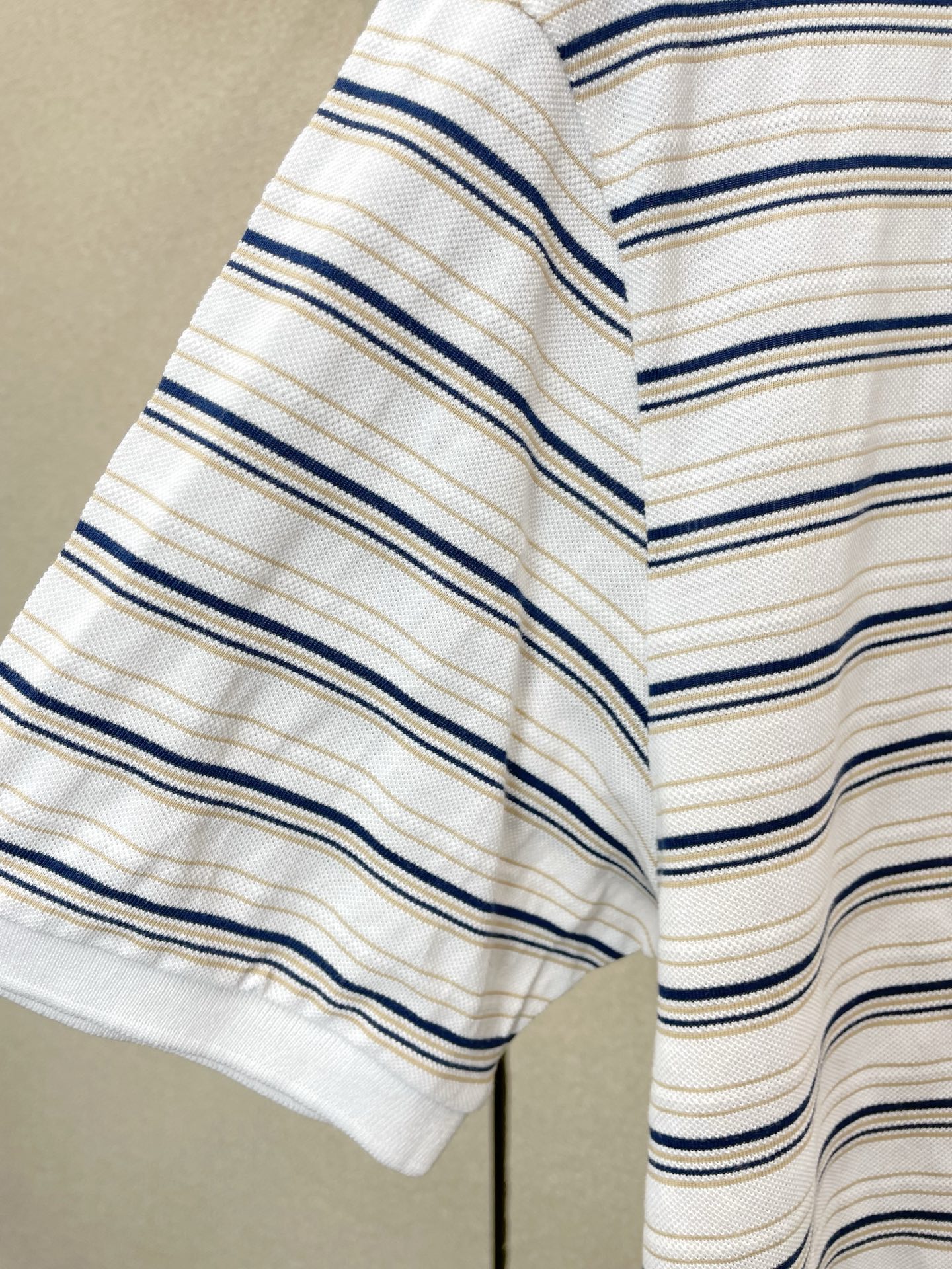 Prada普拉达👚砸锅卖铁都要上的新款👚新款女装休闲短袖 高端版本！独特设计 专柜定制面料 透气舒适度高
