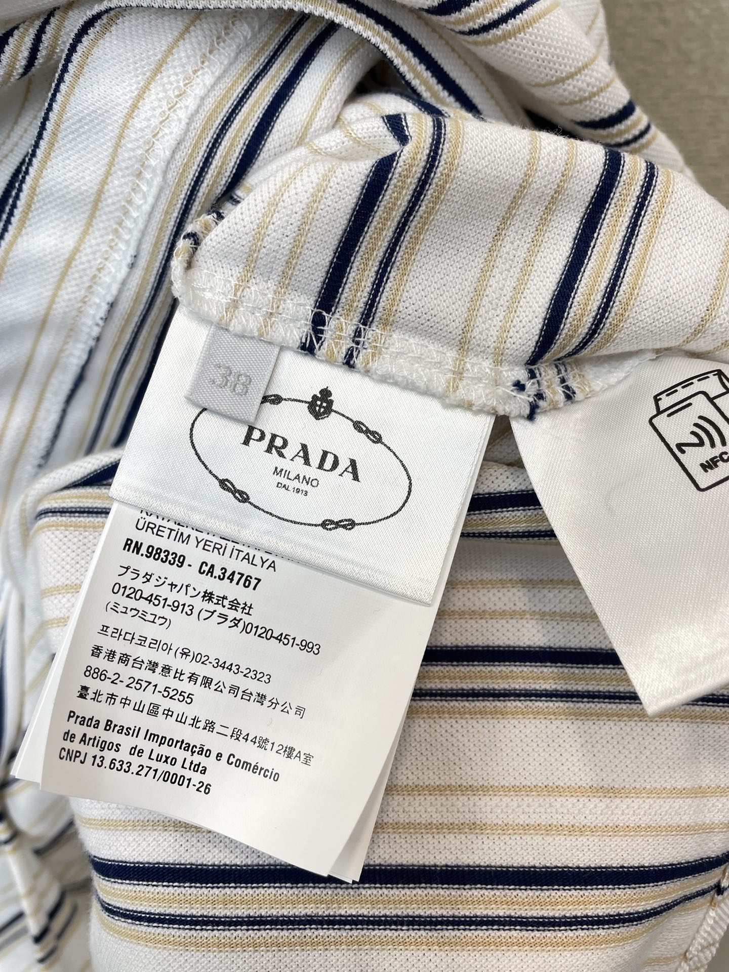 Prada普拉达👚砸锅卖铁都要上的新款👚新款女装休闲短袖 高端版本！独特设计 专柜定制面料 透气舒适度高