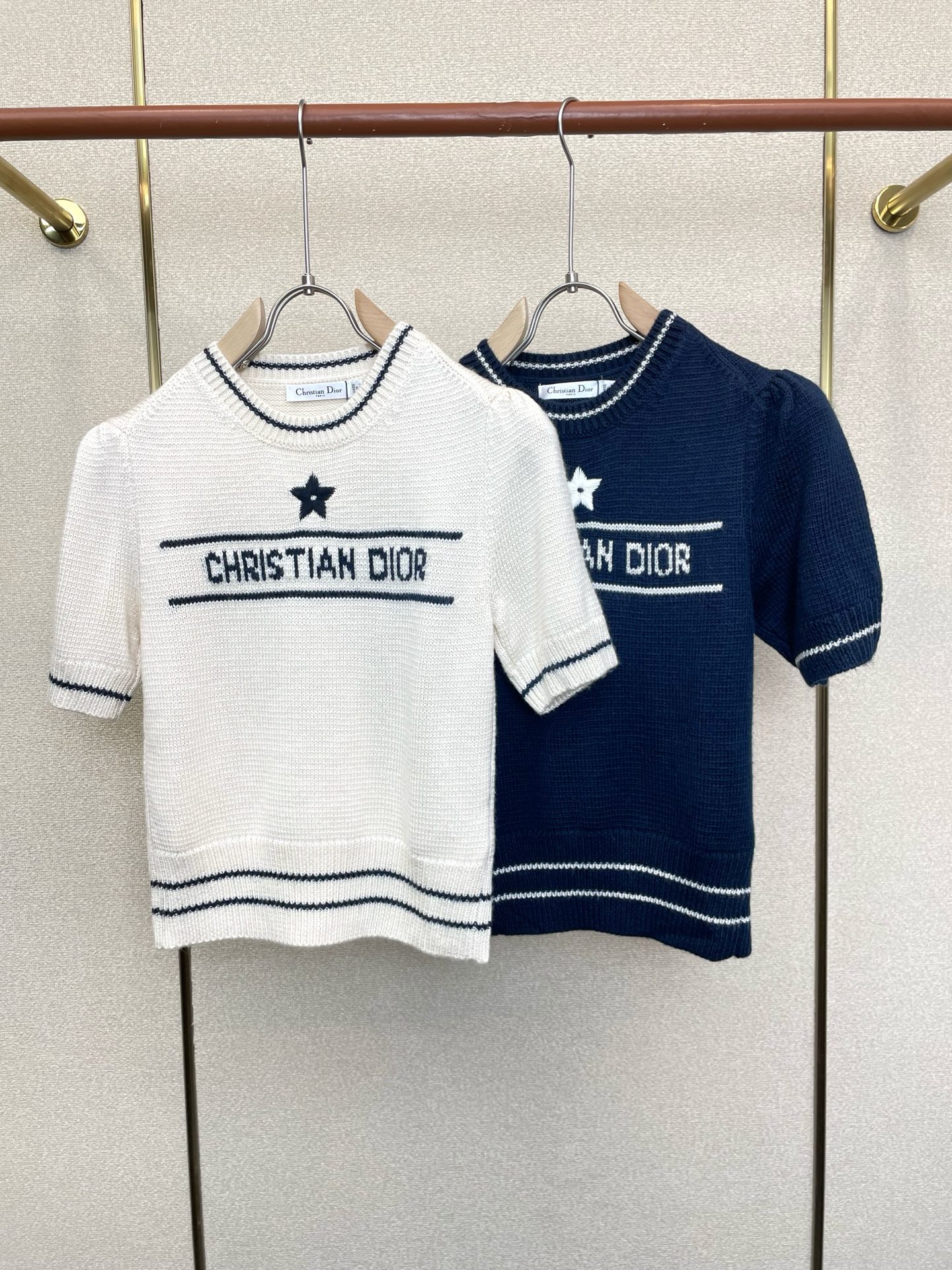 Dior迪奥👚砸锅卖铁都要上的新款👚新款女装休闲针织短袖 高端版本！独特设计 专柜定制面料 透气舒适度高