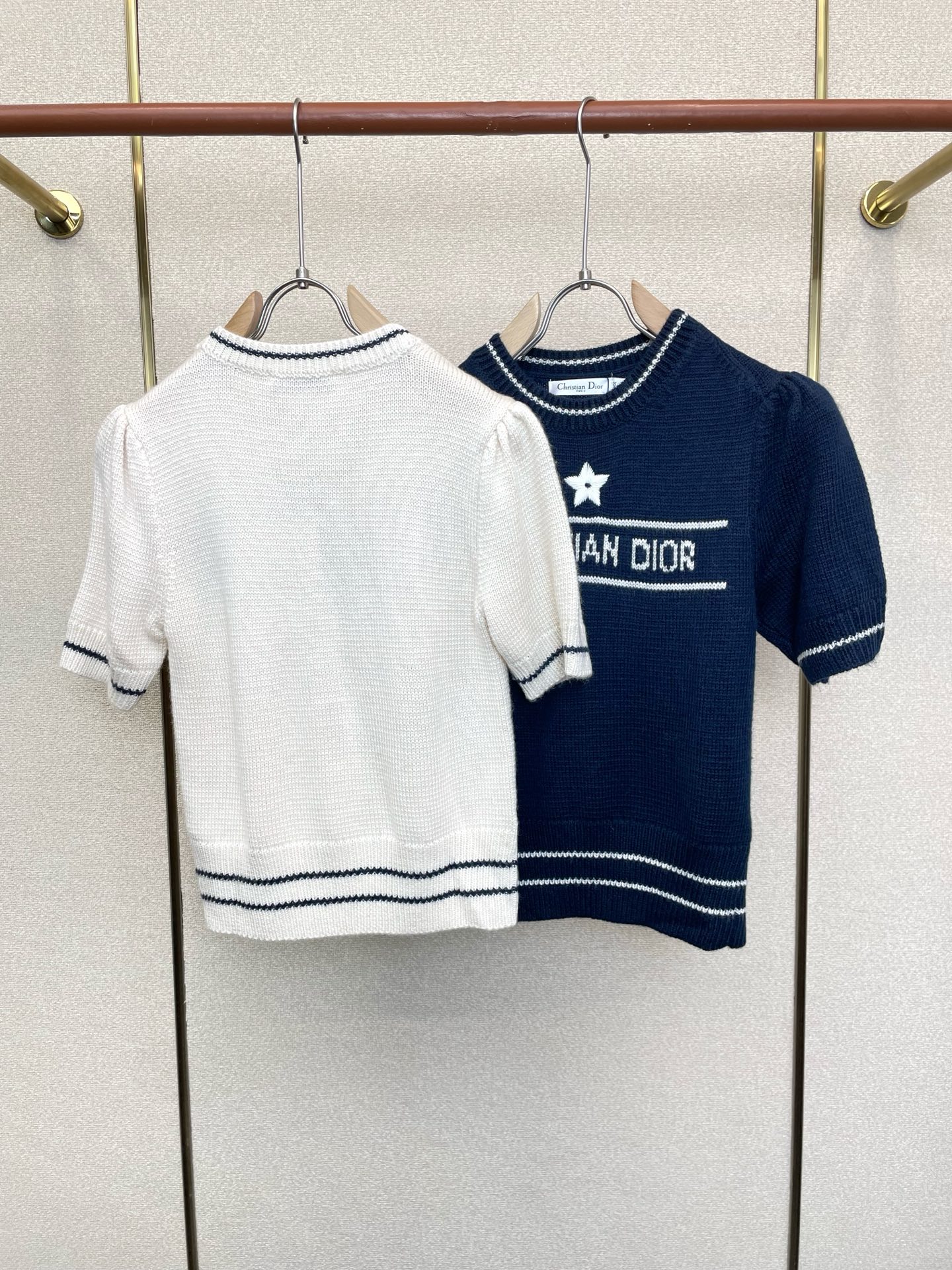 Dior迪奥👚砸锅卖铁都要上的新款👚新款女装休闲针织短袖 高端版本！独特设计 专柜定制面料 透气舒适度高