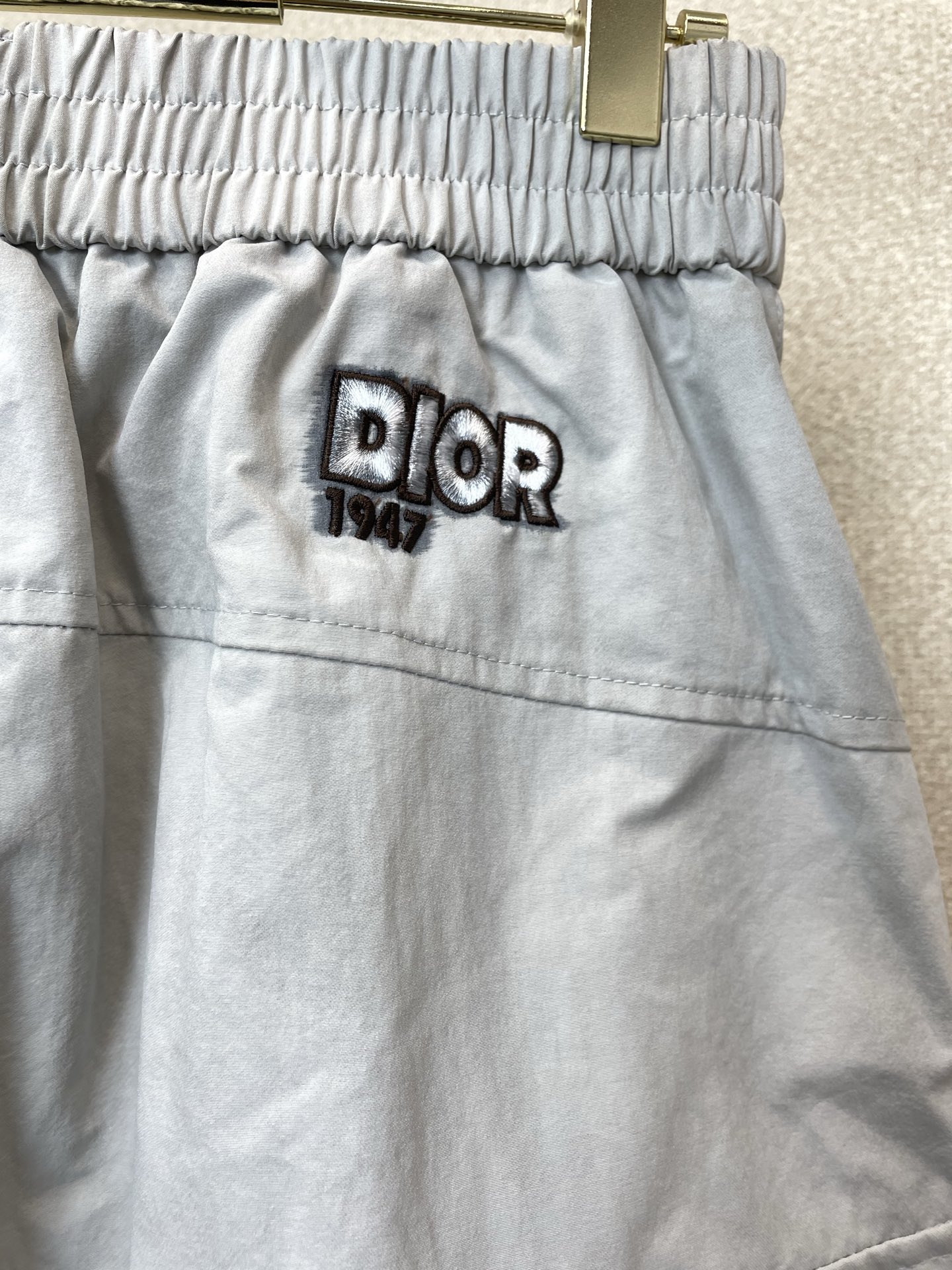 。Dior迪奥💥独家专供新款休闲短裤🩳高端版本！专柜定制面料 透气舒适度高，细节无可挑剔，品牌元素设计理