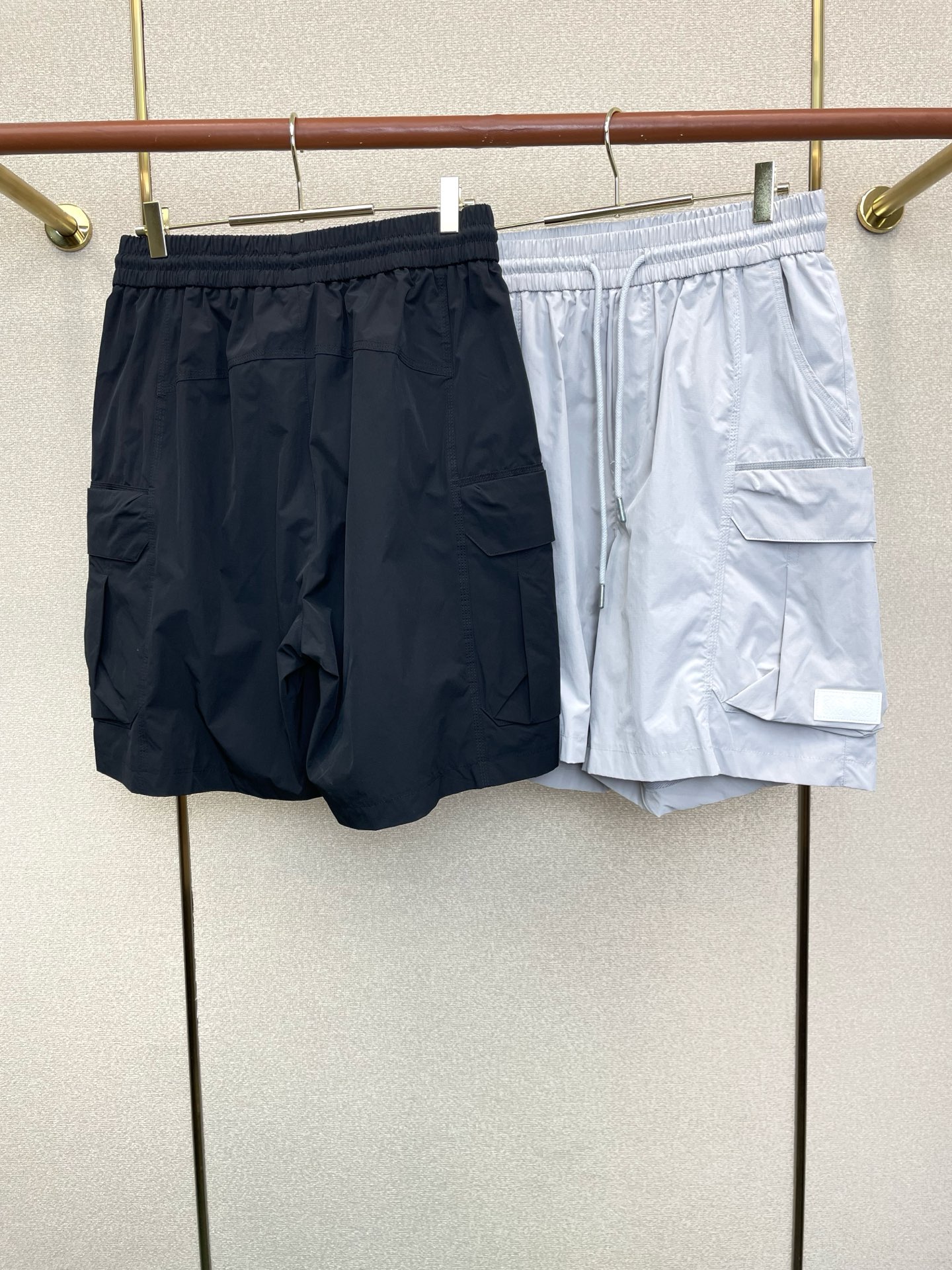 。LOEWE罗意威💥独家专供新款休闲短裤🩳高端版本！专柜定制面料 透气舒适度高，细节无可挑剔，品牌元素设