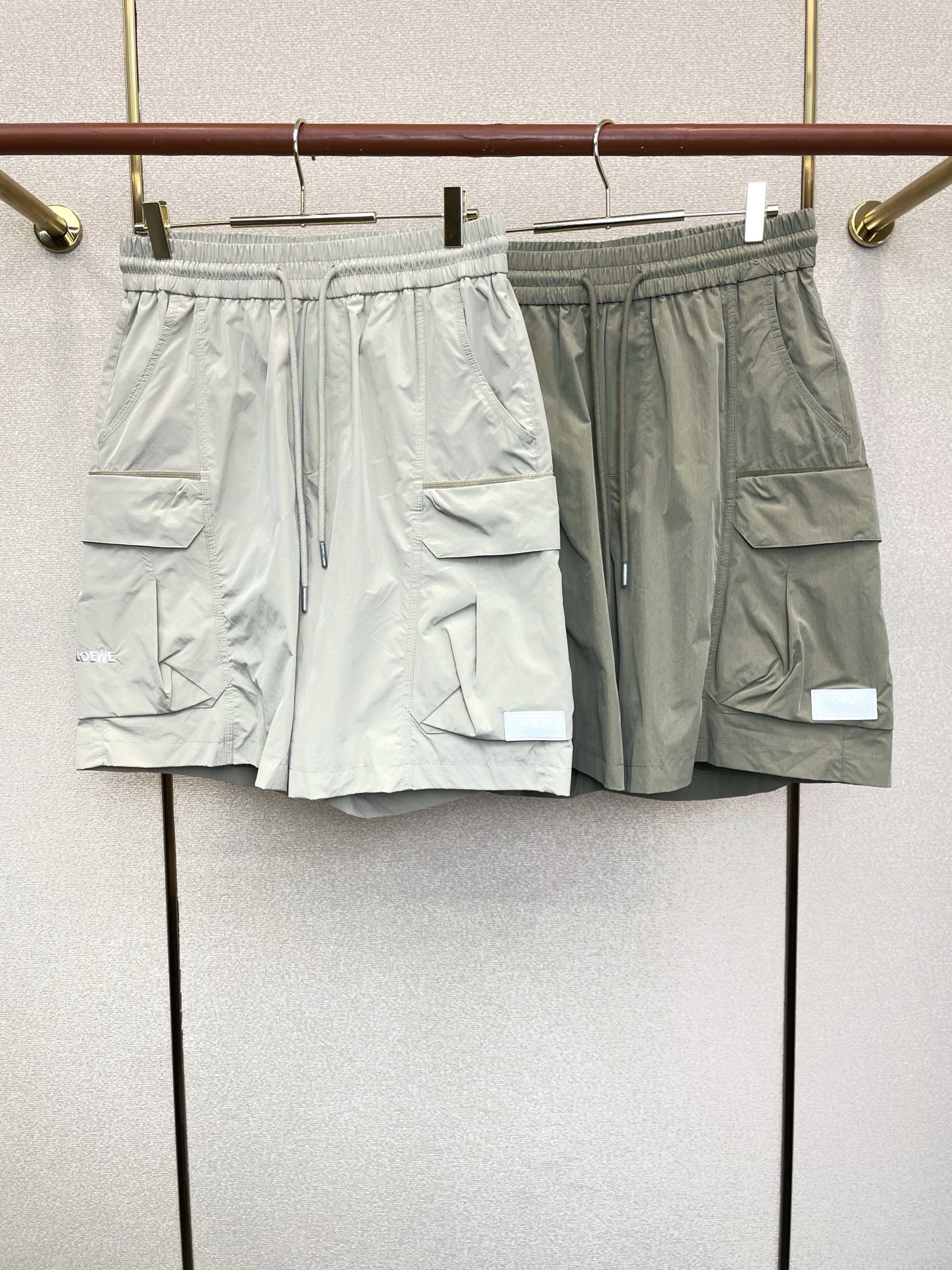 。LOEWE罗意威💥独家专供新款休闲短裤🩳高端版本！专柜定制面料 透气舒适度高，细节无可挑剔，品牌元素设