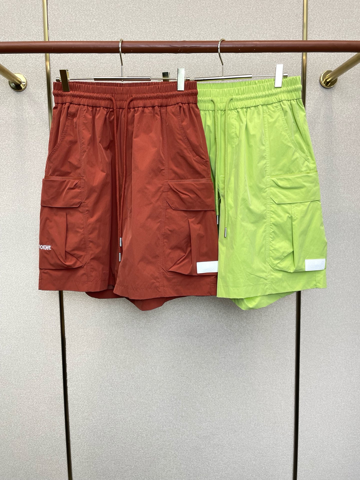 。LOEWE罗意威💥独家专供新款休闲短裤🩳高端版本！专柜定制面料 透气舒适度高，细节无可挑剔，品牌元素设