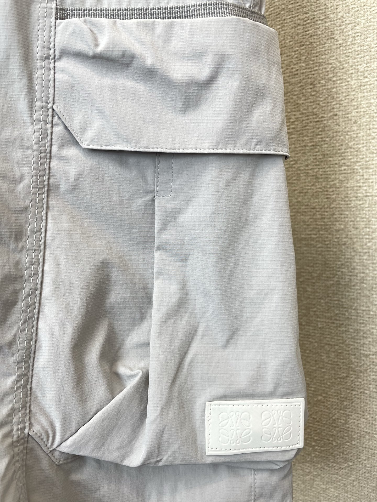 。LOEWE罗意威💥独家专供新款休闲短裤🩳高端版本！专柜定制面料 透气舒适度高，细节无可挑剔，品牌元素设