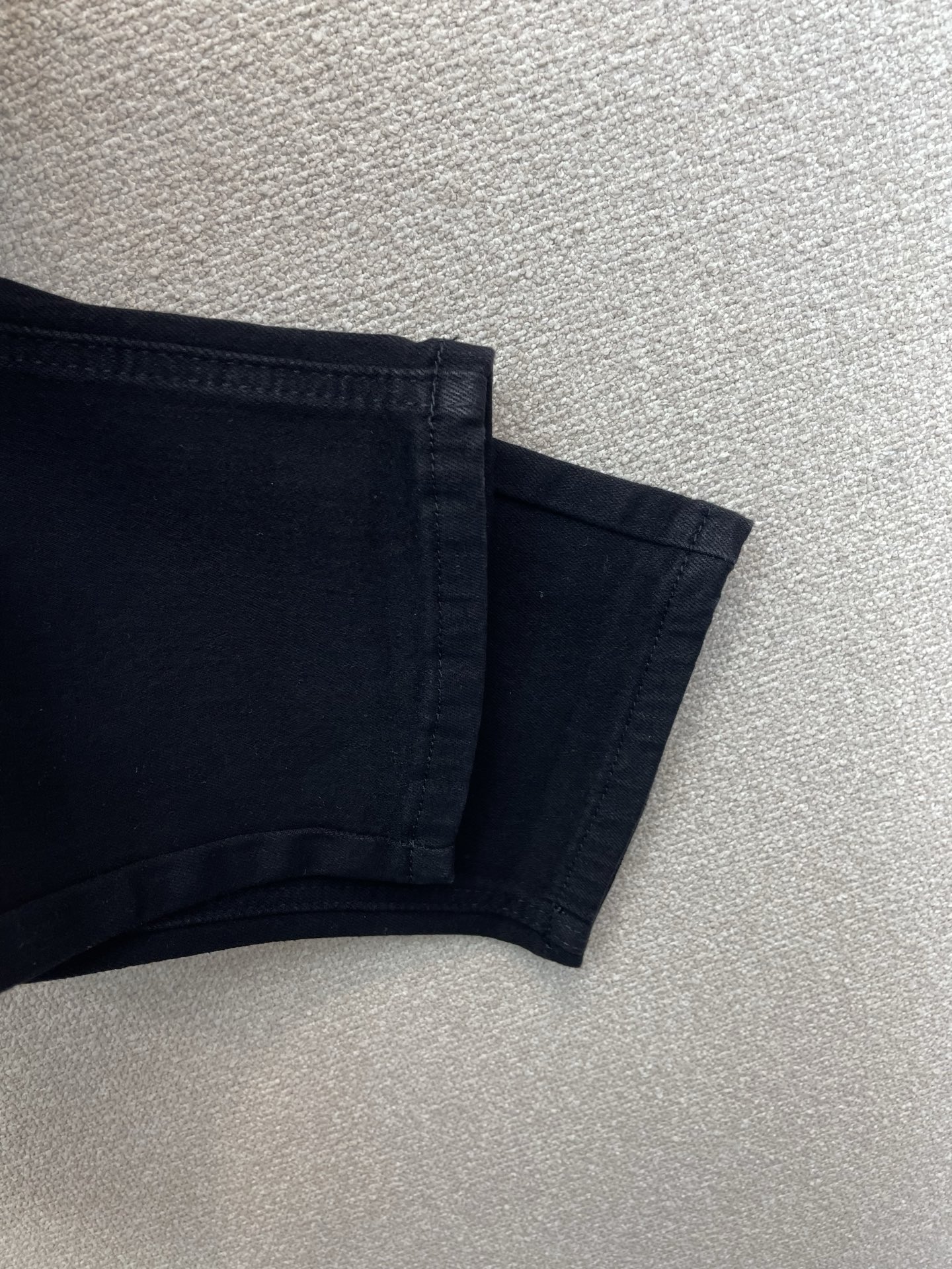 。Hermès爱马仕💥独家专供新款休闲牛仔裤👖高端版本 专柜定制面料 透气舒适度高，细节无可挑剔，品牌元