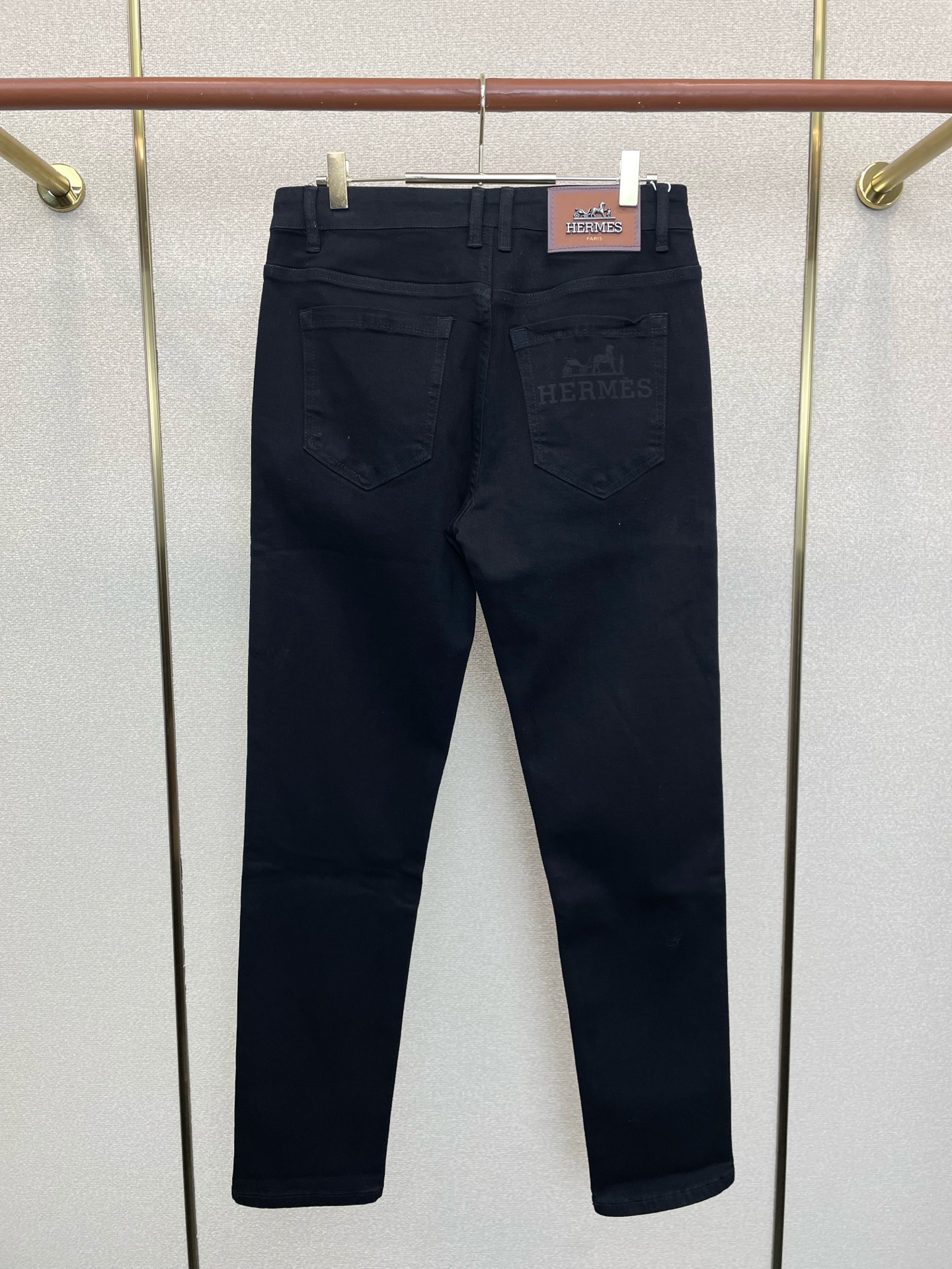 。Hermès爱马仕💥独家专供新款休闲牛仔裤👖高端版本 专柜定制面料 透气舒适度高，细节无可挑剔，品牌元
