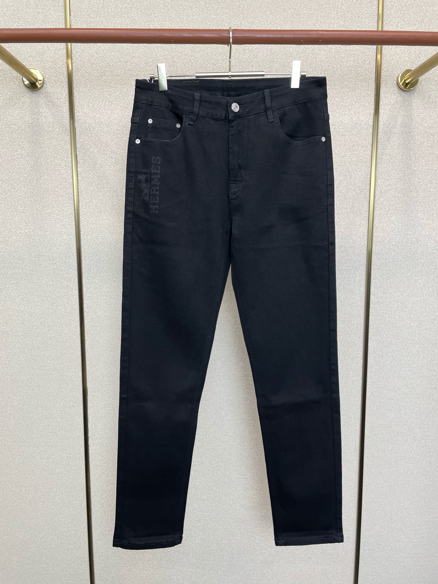 。Hermès爱马仕💥独家专供新款休闲牛仔裤👖高端版本 专柜定制面料 透气舒适度高，细节无可挑剔，品牌元