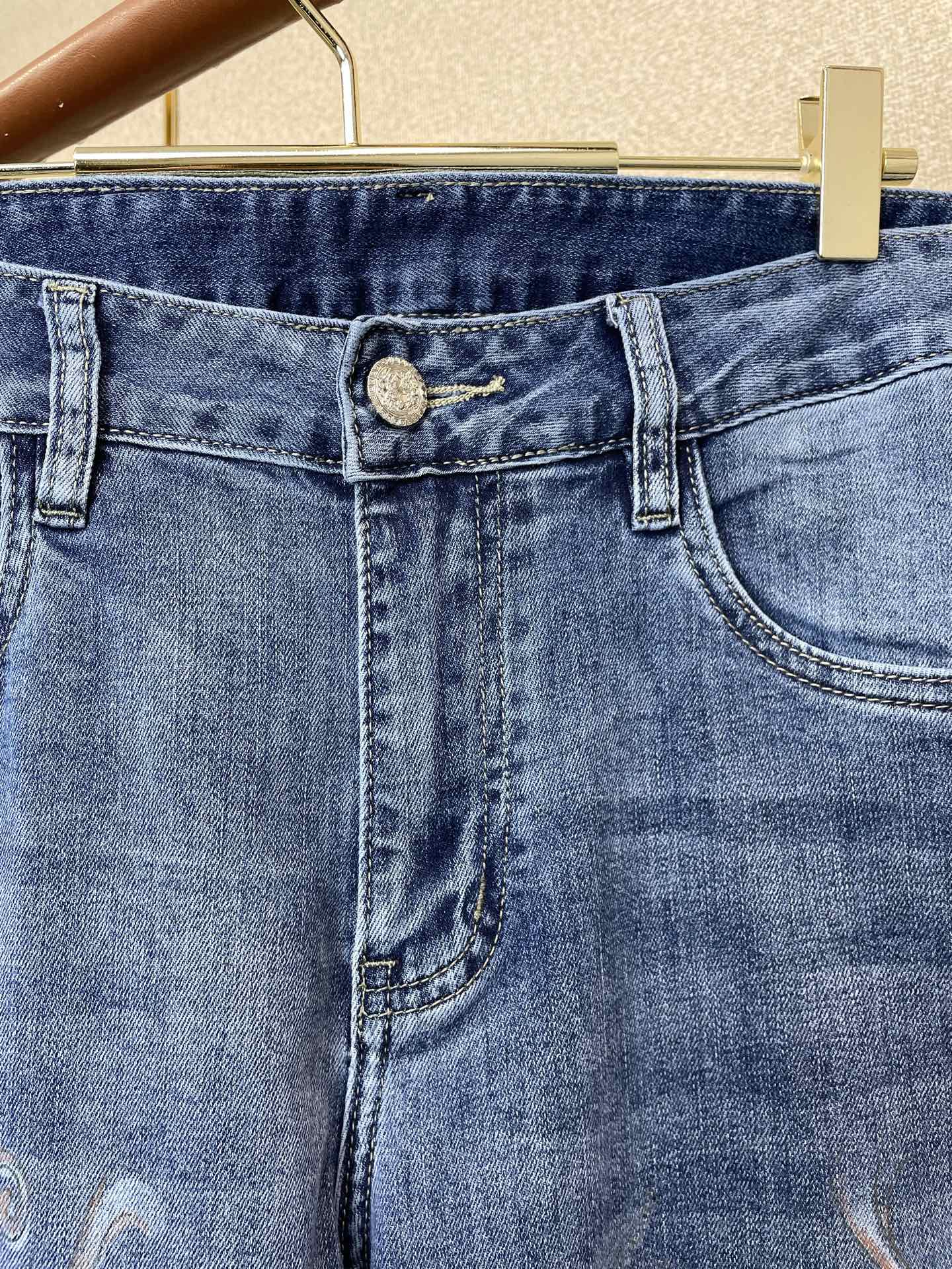 。Hermès爱马仕💥独家专供新款休闲牛仔裤👖高端版本 专柜定制面料 透气舒适度高，细节无可挑剔，品牌元