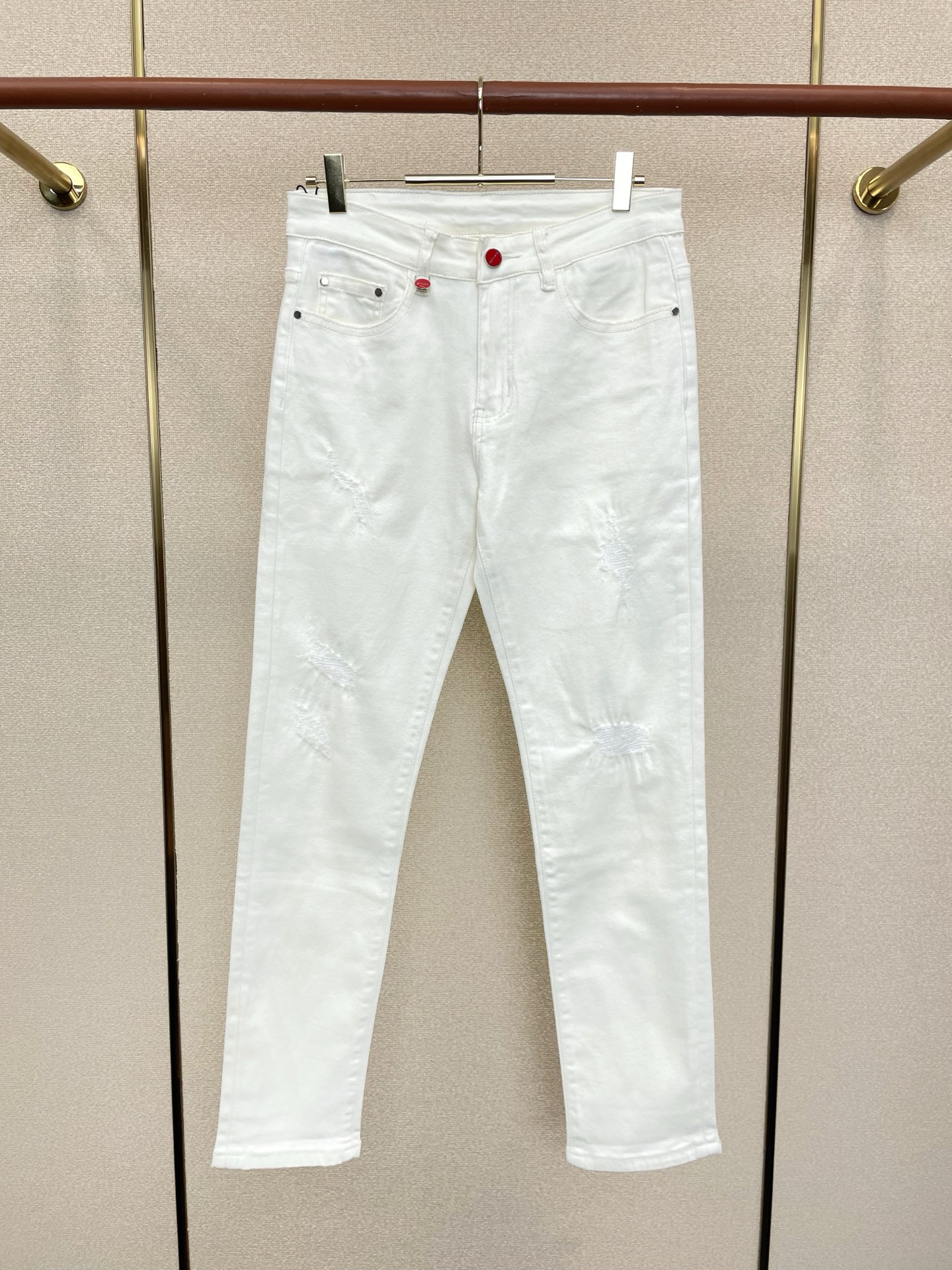 。KITON💥独家专供新款休闲牛仔裤👖高端版本 专柜定制面料 透气舒适度高，细节无可挑剔，品牌元素设计理
