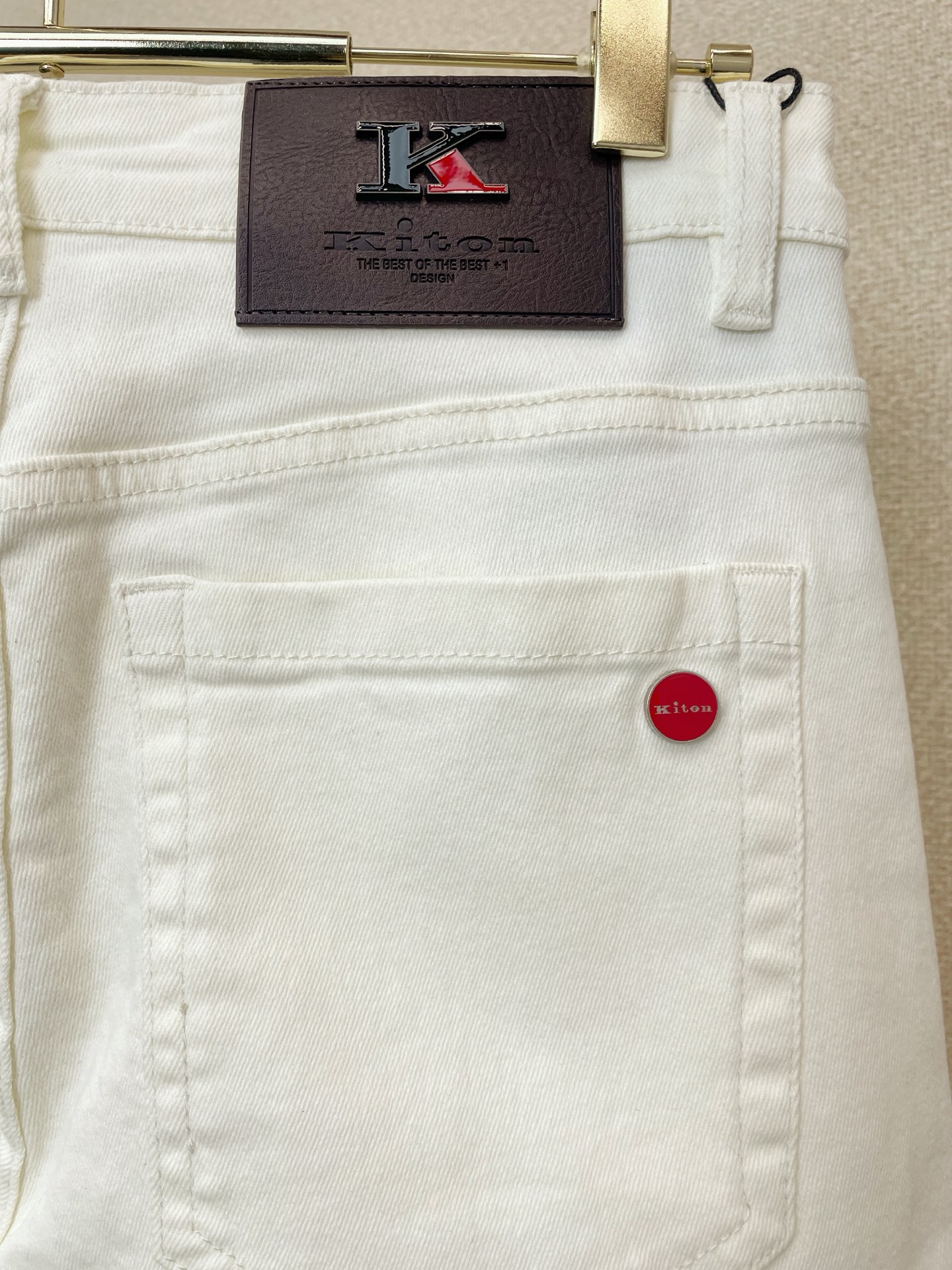 。KITON💥独家专供新款休闲牛仔裤👖高端版本 专柜定制面料 透气舒适度高，细节无可挑剔，品牌元素设计理